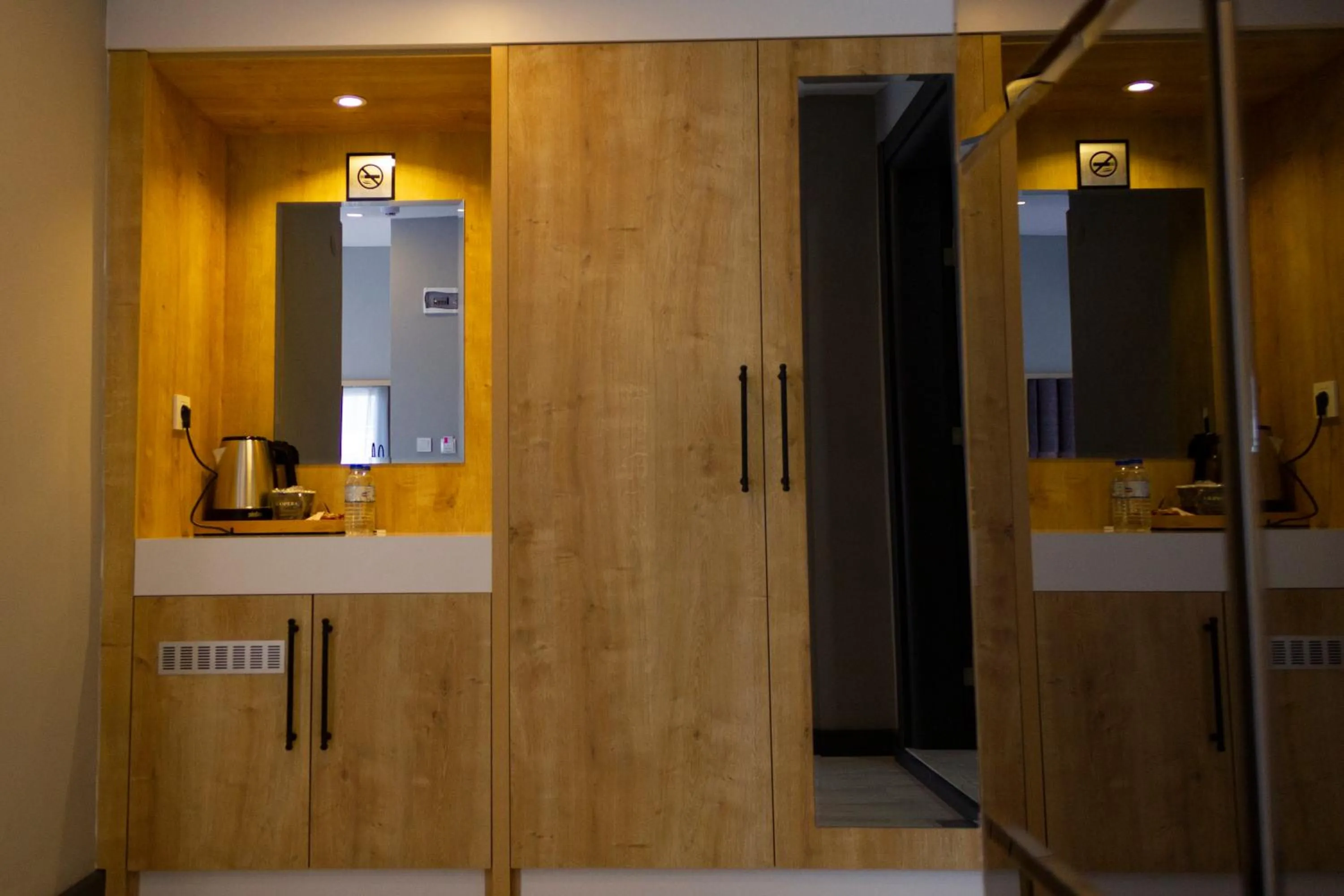 Coffee/tea facilities in L'opera Deluxe Hotel