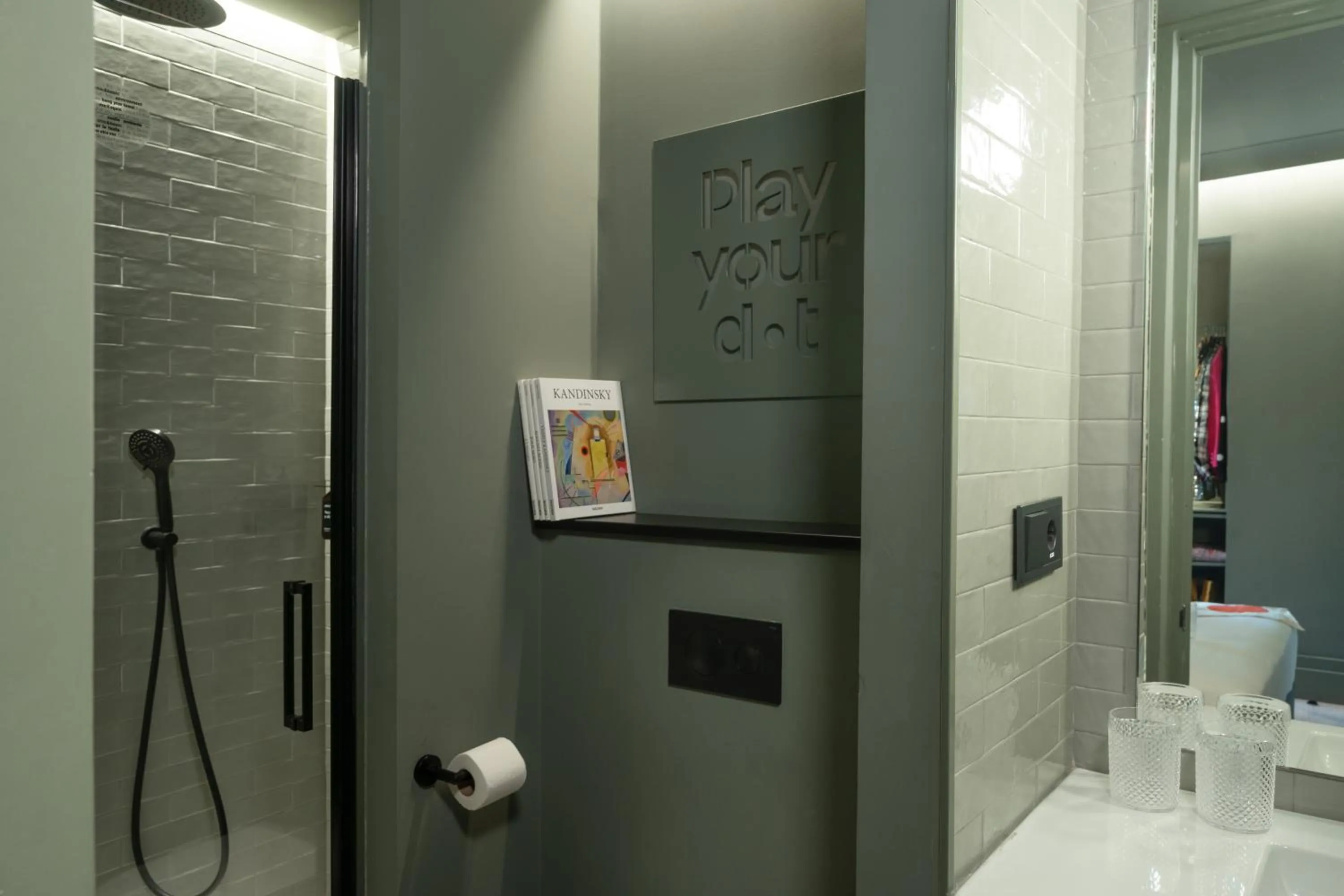 Bathroom in Chic & Basic dot