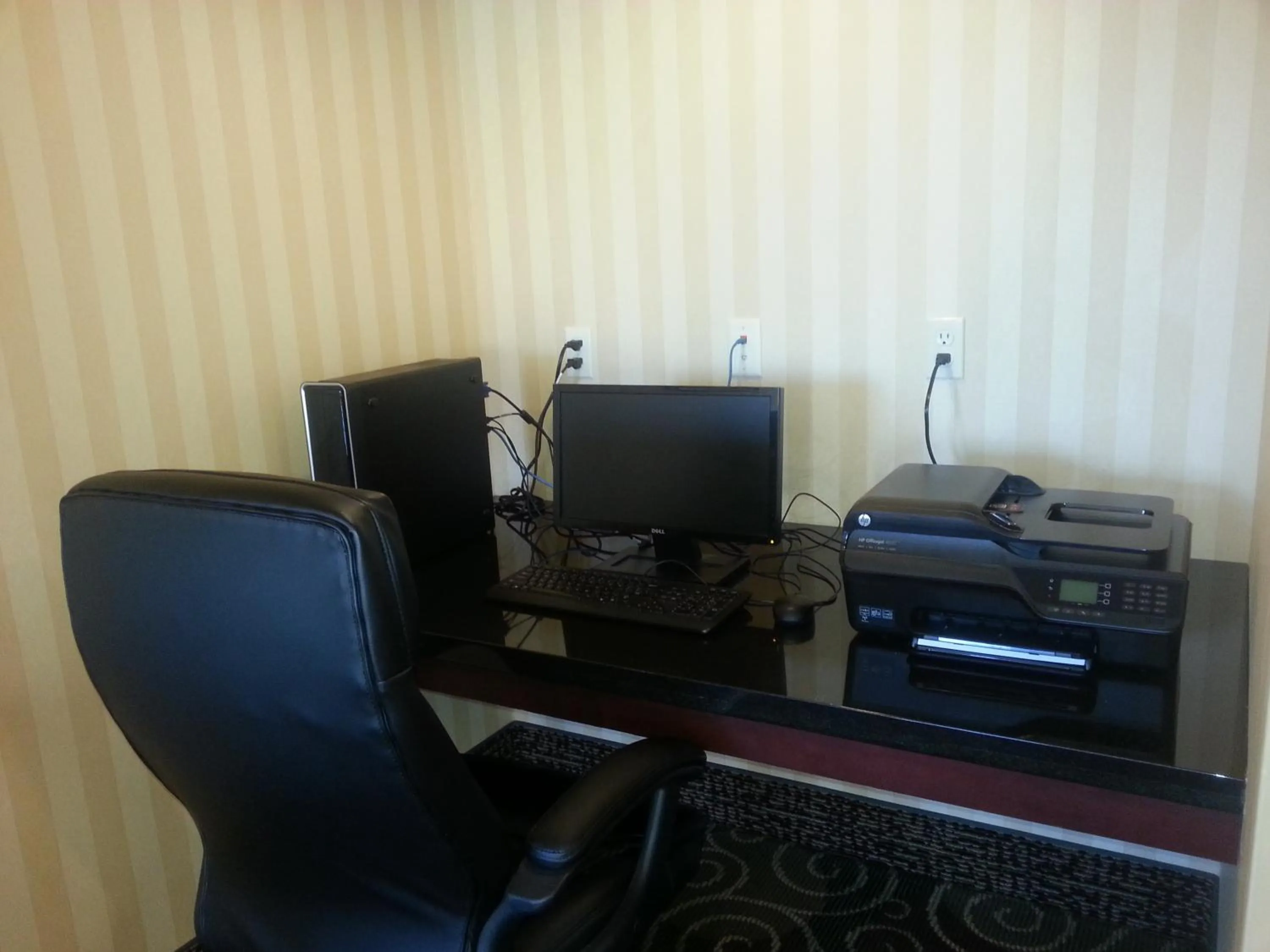 Business facilities in Cobblestone Inn & Suites - Bloomfield