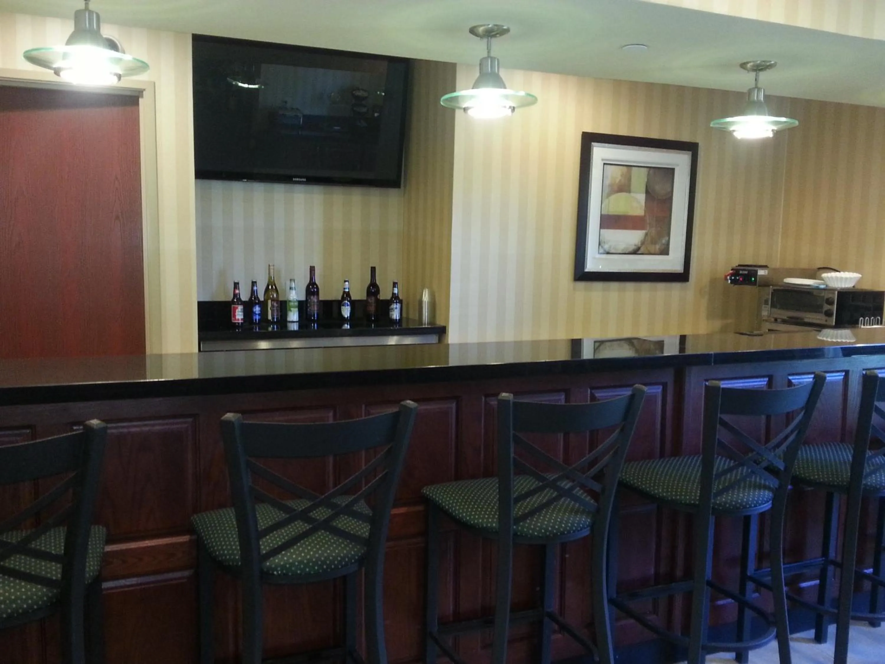 Lounge or bar in Cobblestone Inn & Suites - Bloomfield