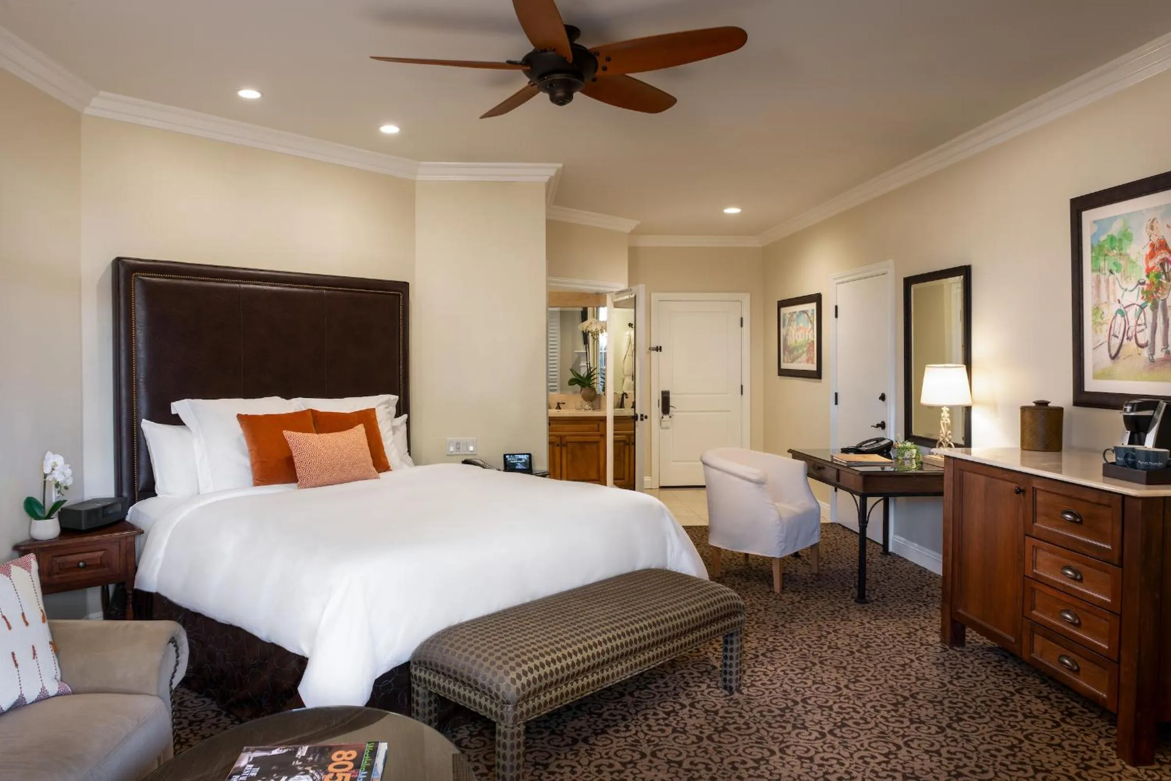 Bed in Westlake Village Inn