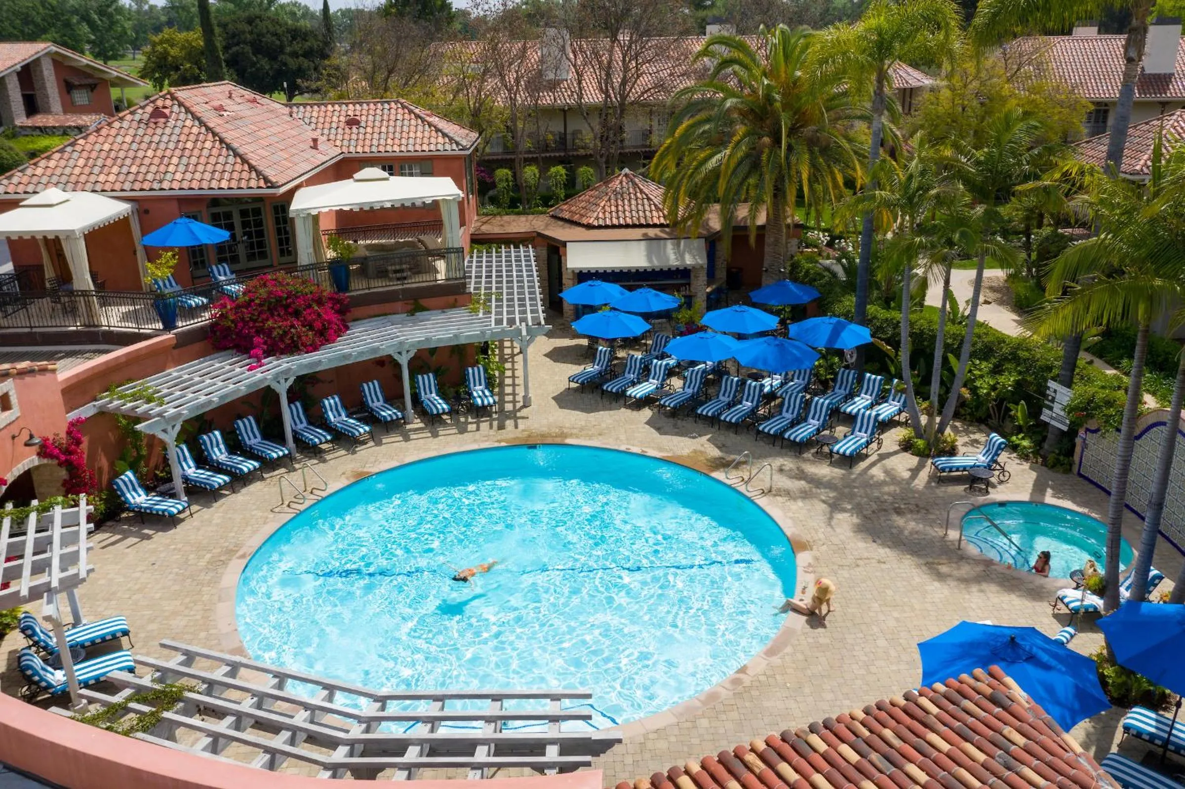 Swimming pool in Westlake Village Inn