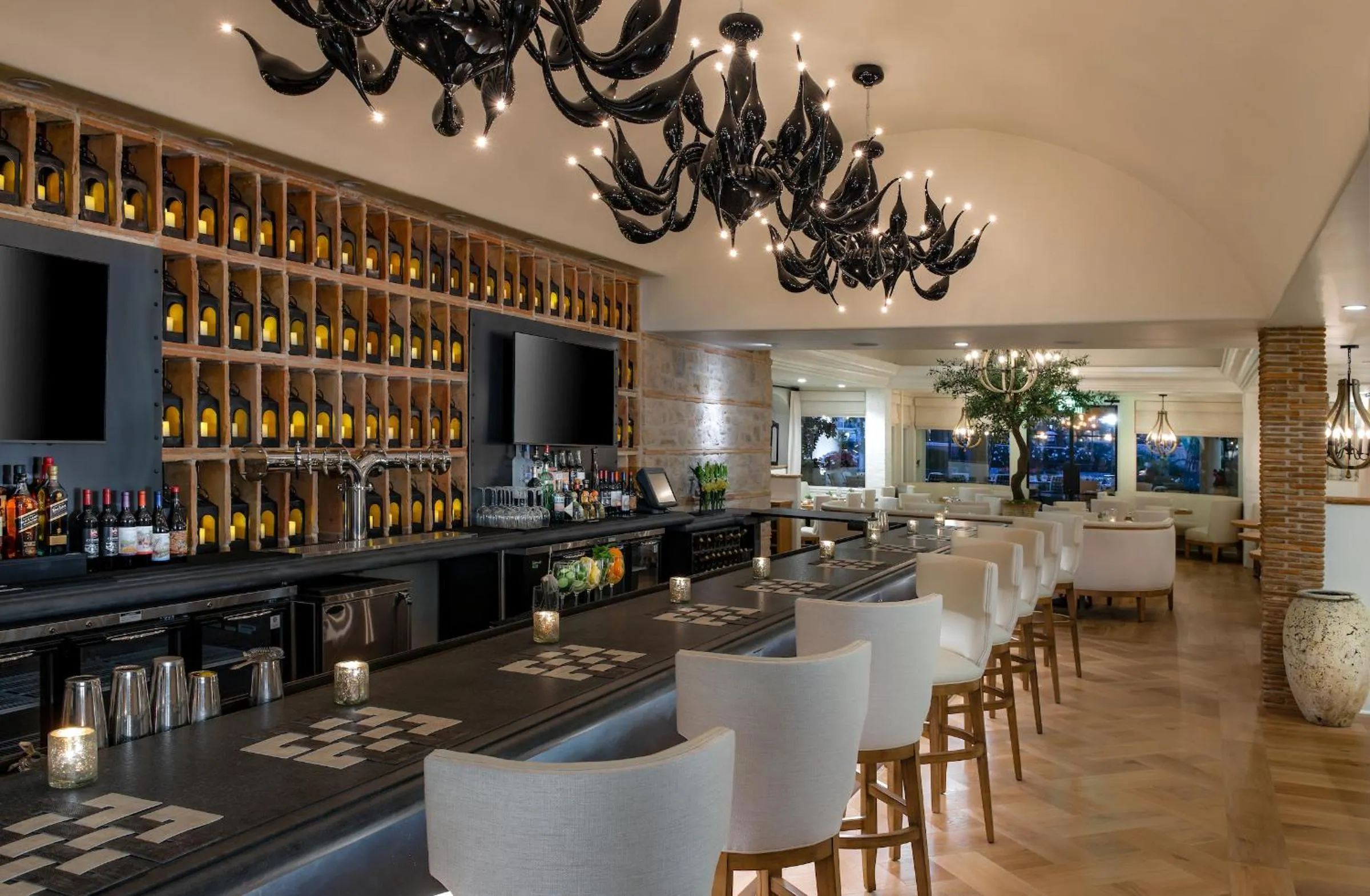 Restaurant/places to eat in Westlake Village Inn