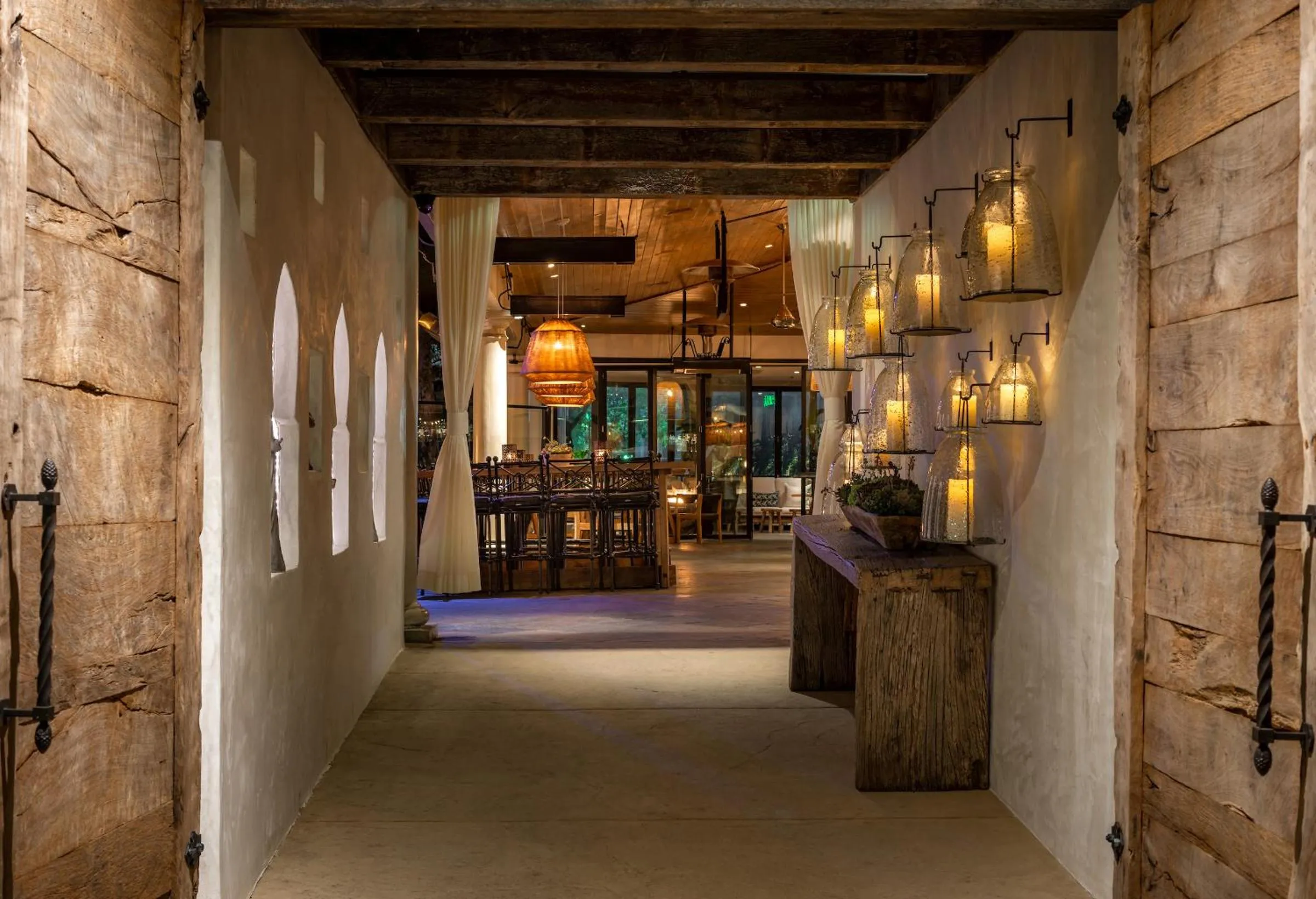 Nightclub / DJ in Westlake Village Inn