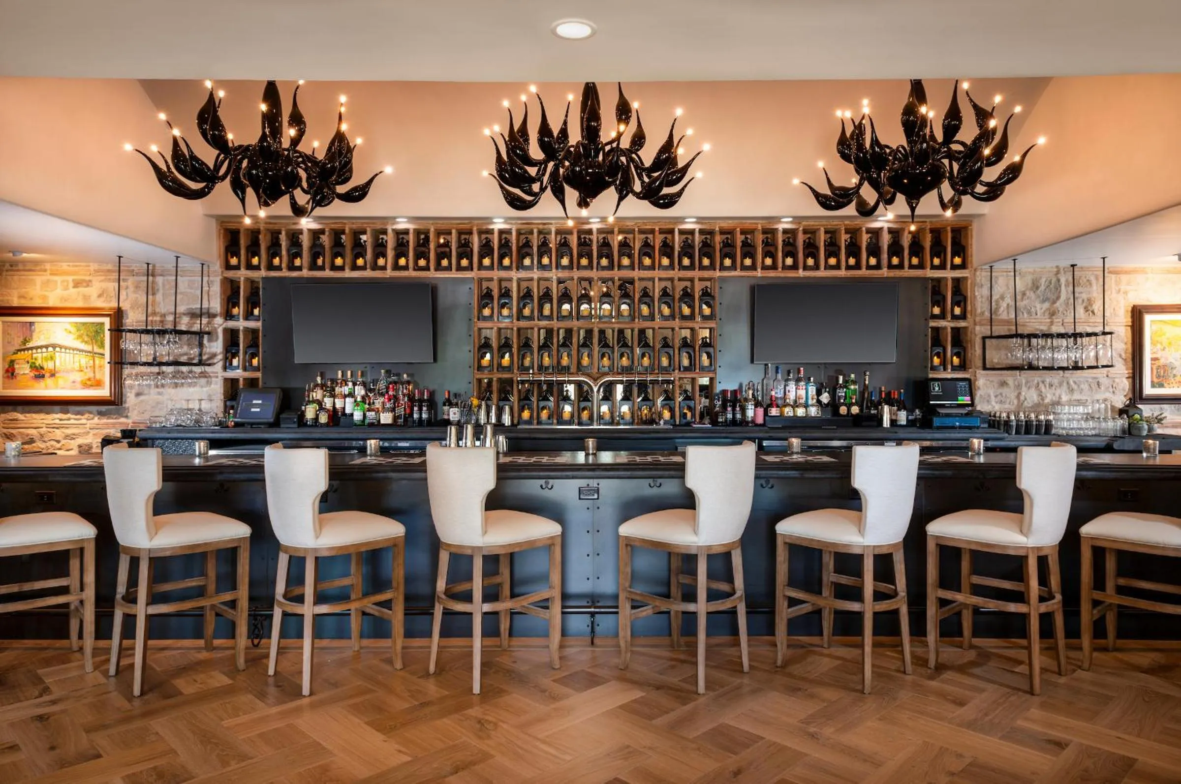 Restaurant/places to eat in Westlake Village Inn