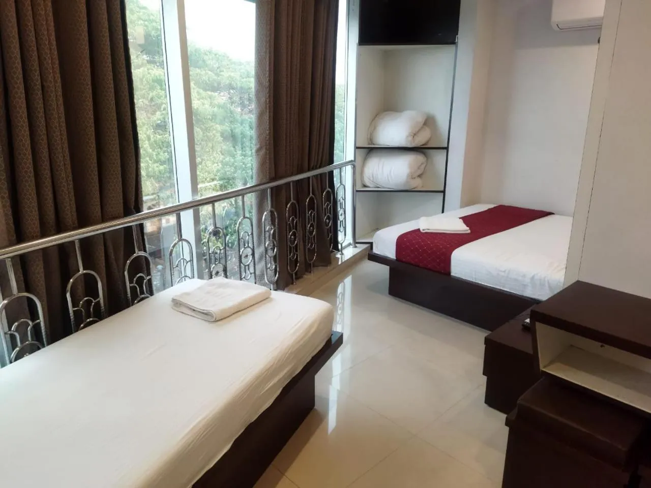 Photo of the whole room, Bed in Divine View