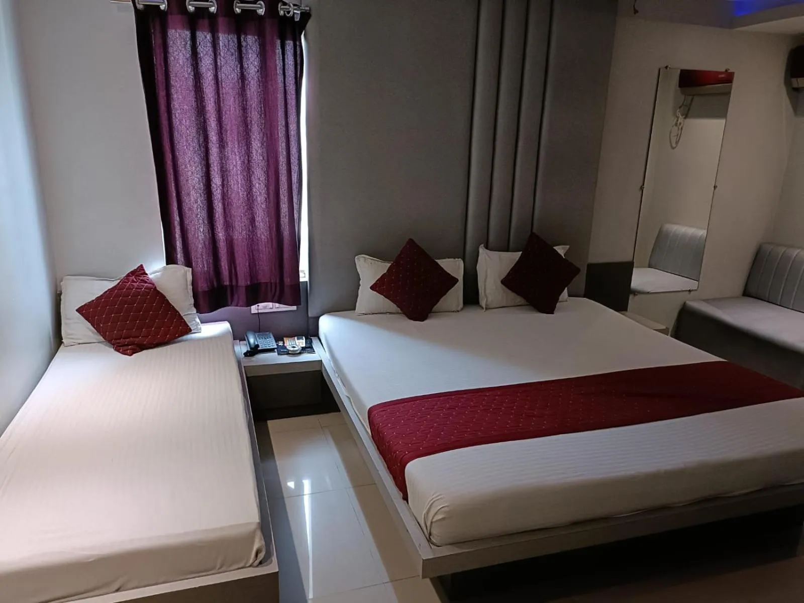 Bedroom, Bed in Divine View