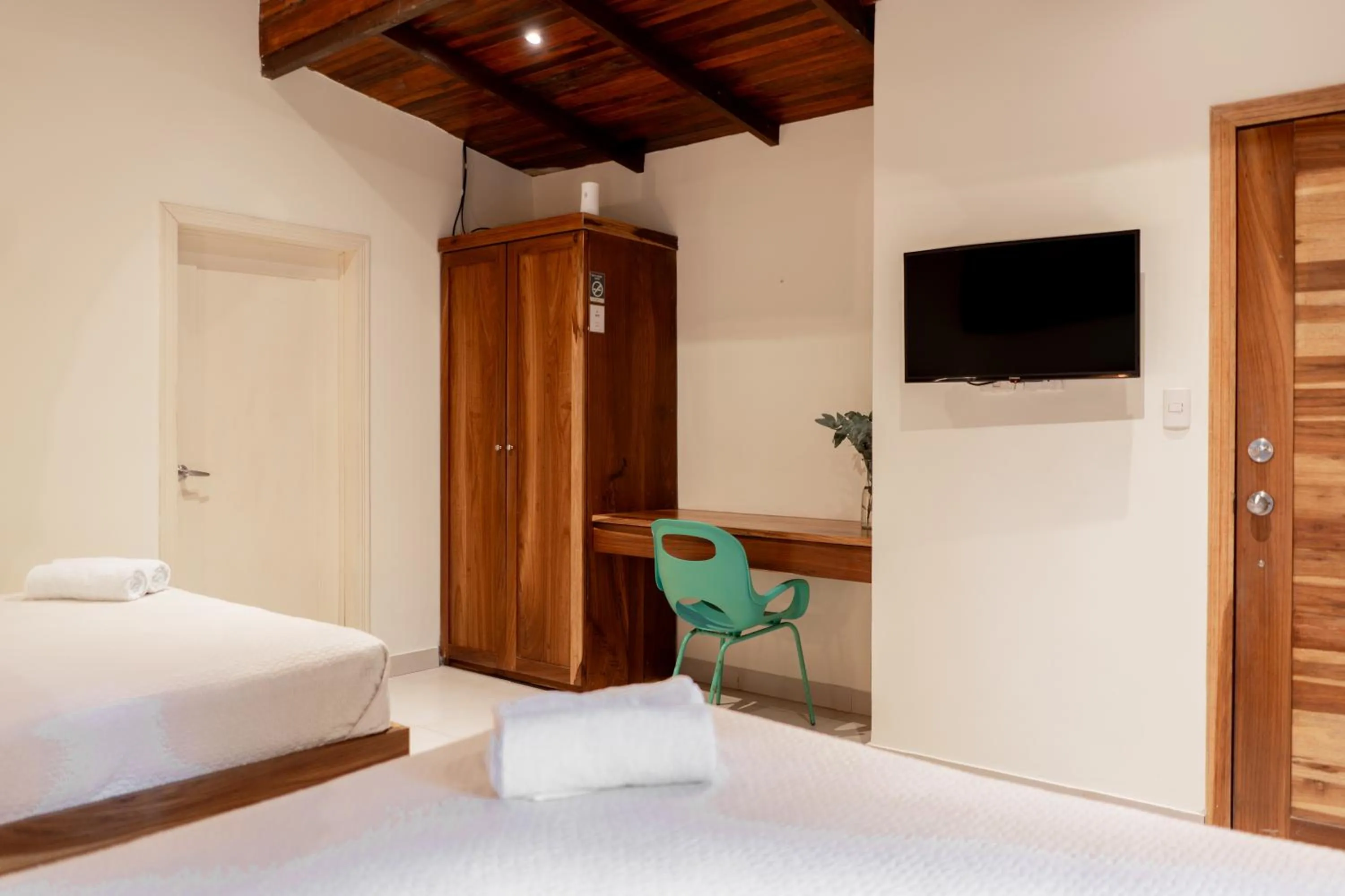TV and multimedia, Bed in Banana Beach Bungalows