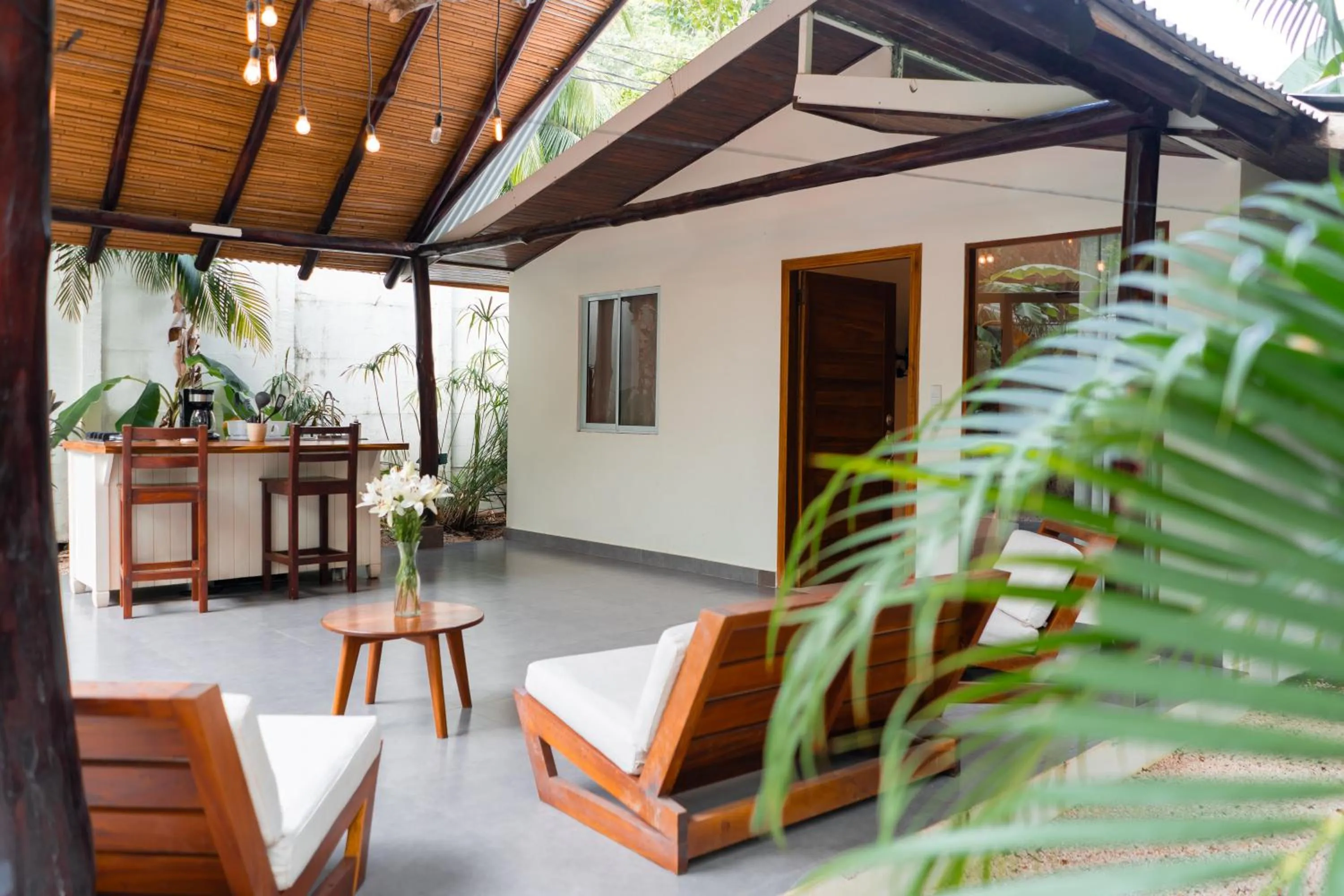 Dining area in Banana Beach Bungalows