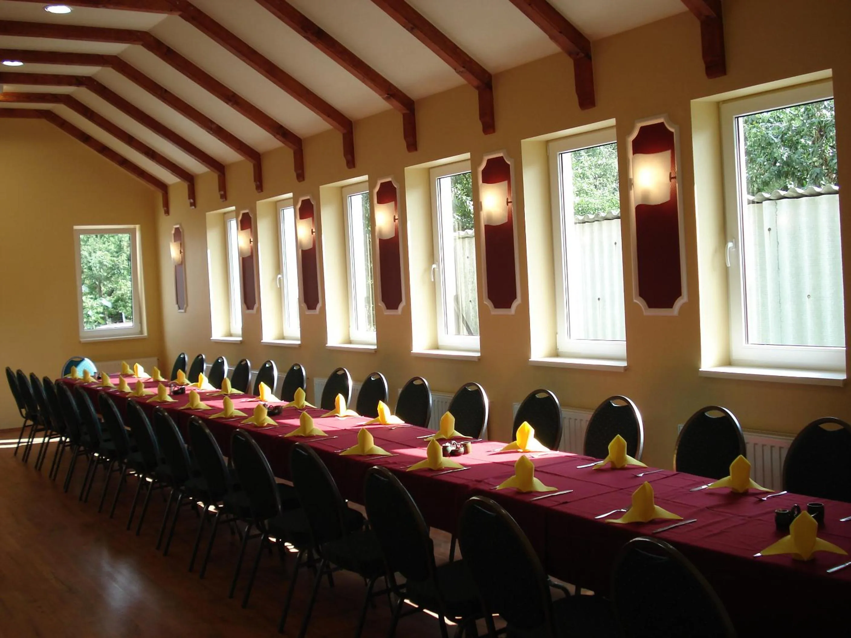 Restaurant/places to eat in Bacchus Panzió