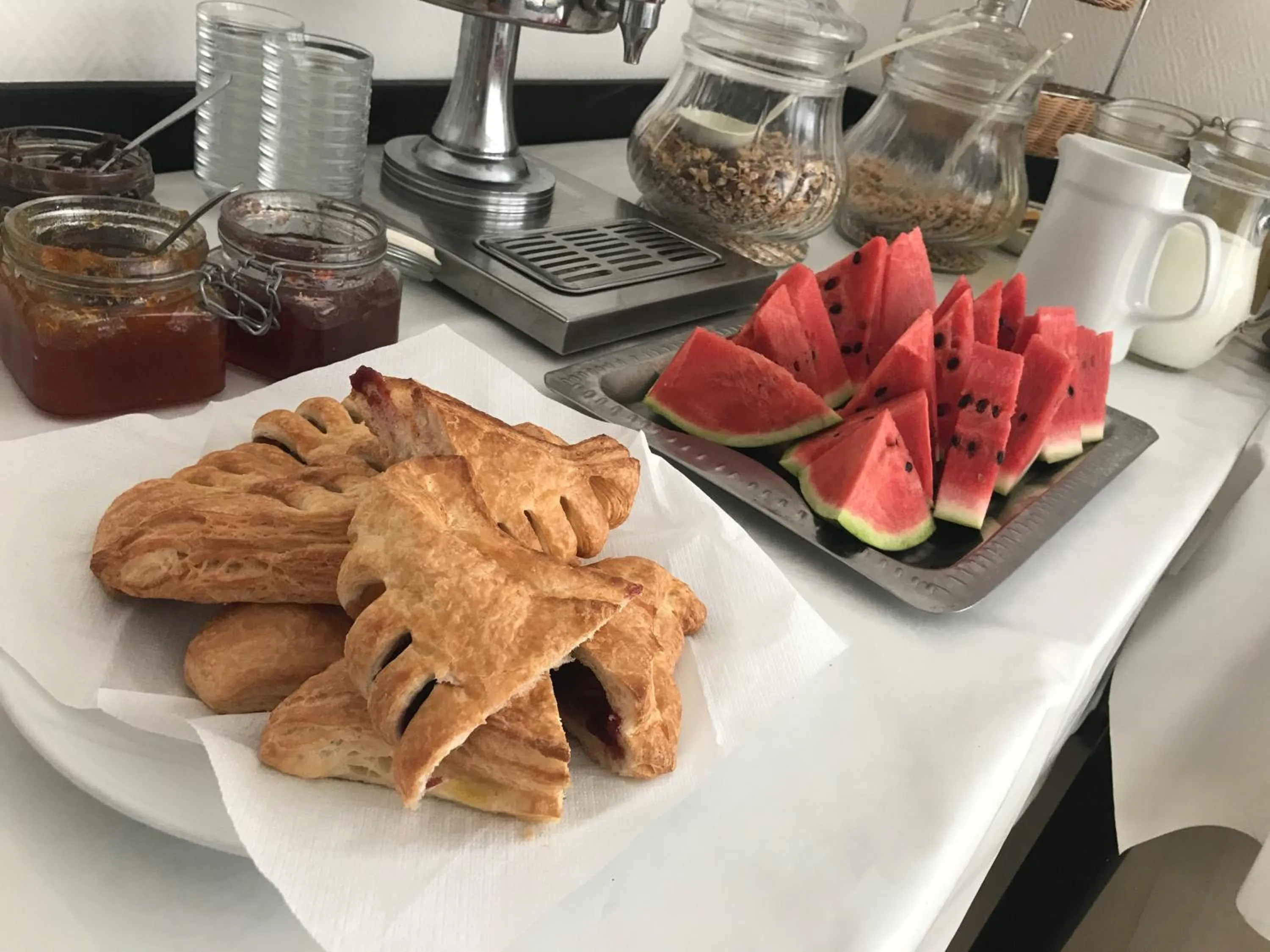 Buffet breakfast in Bacchus Panzió