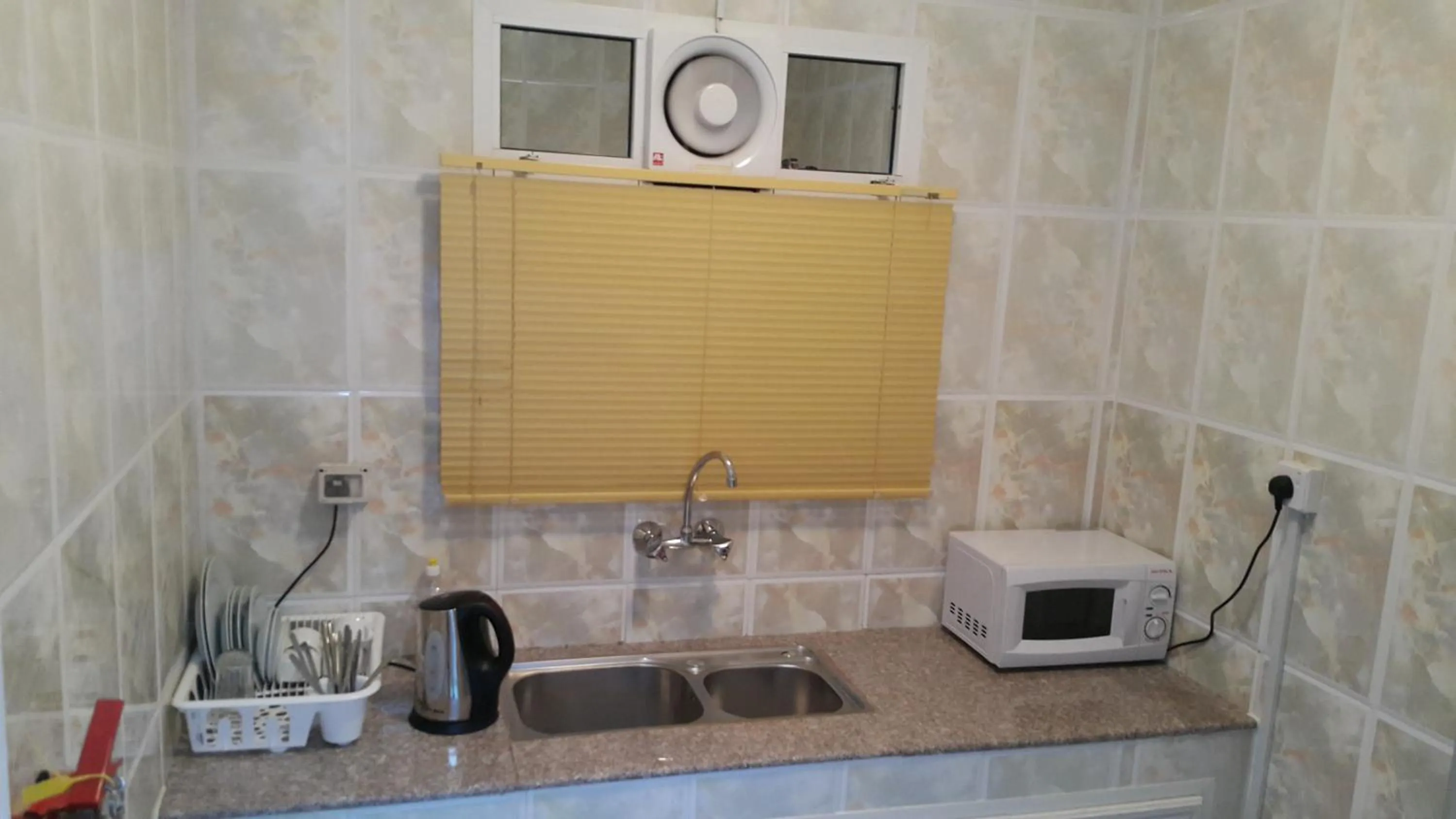 Kitchen or kitchenette in Al Karam Hotel Apartment