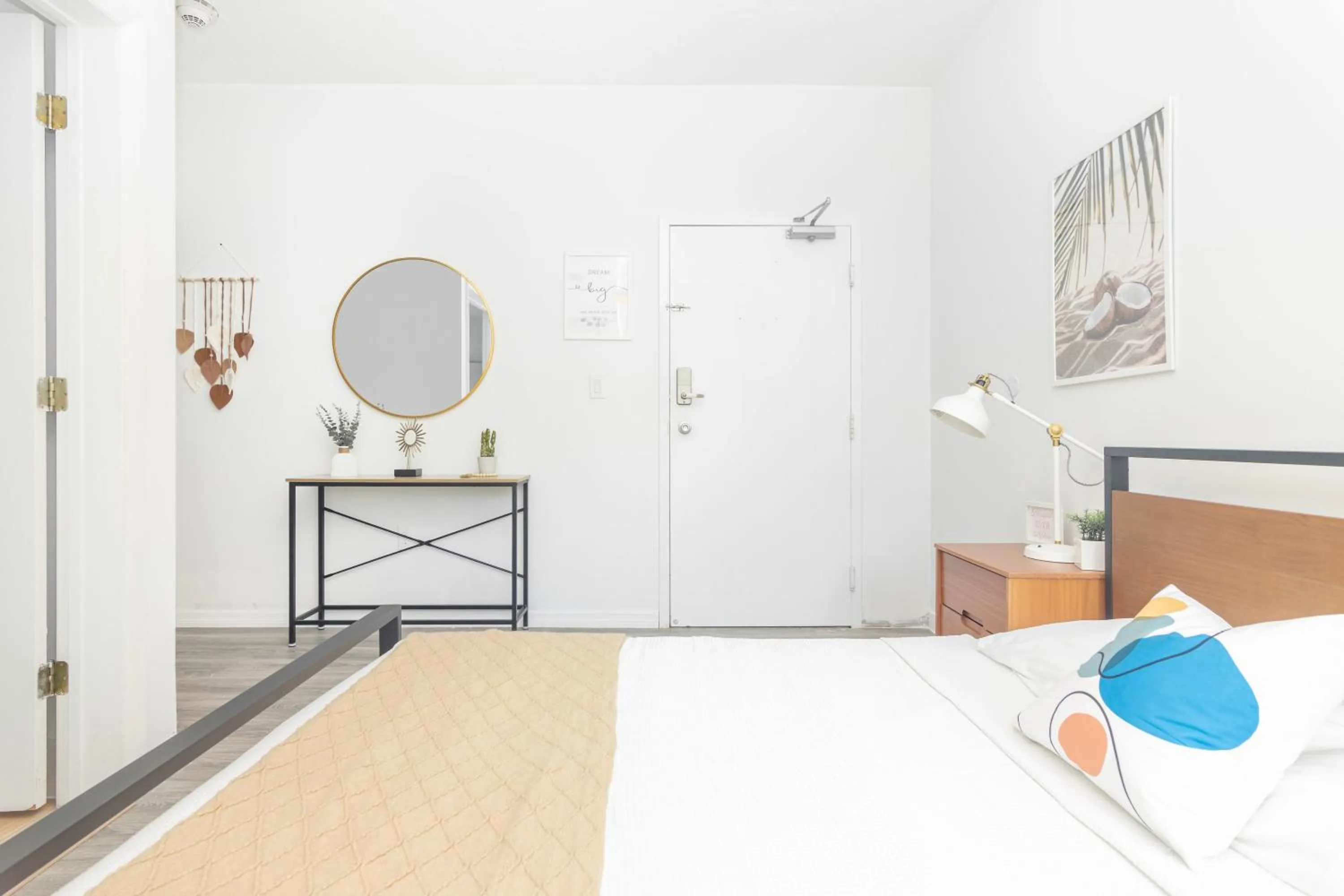 Bedroom, Bed in West Deco