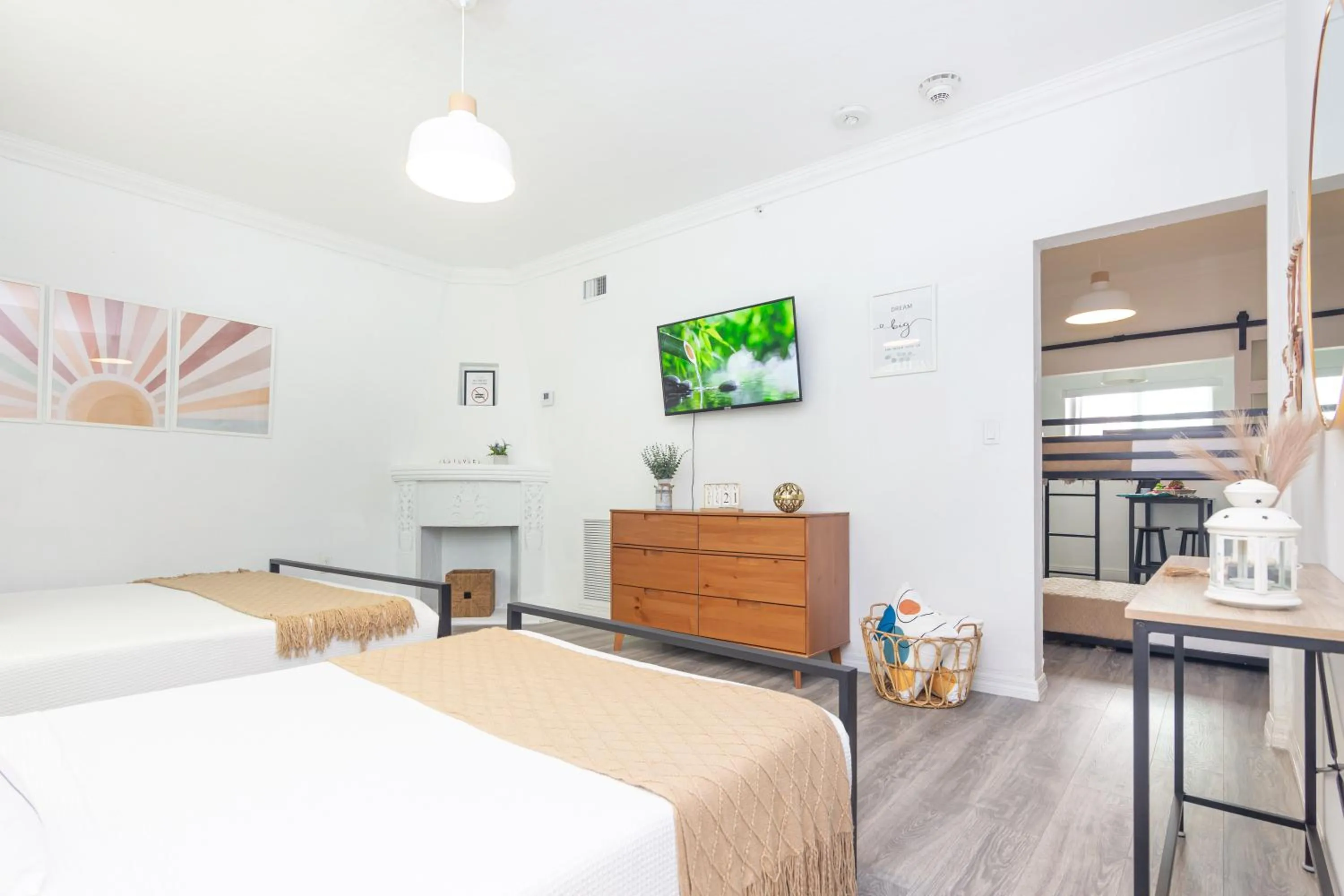 Bedroom, Bed in West Deco