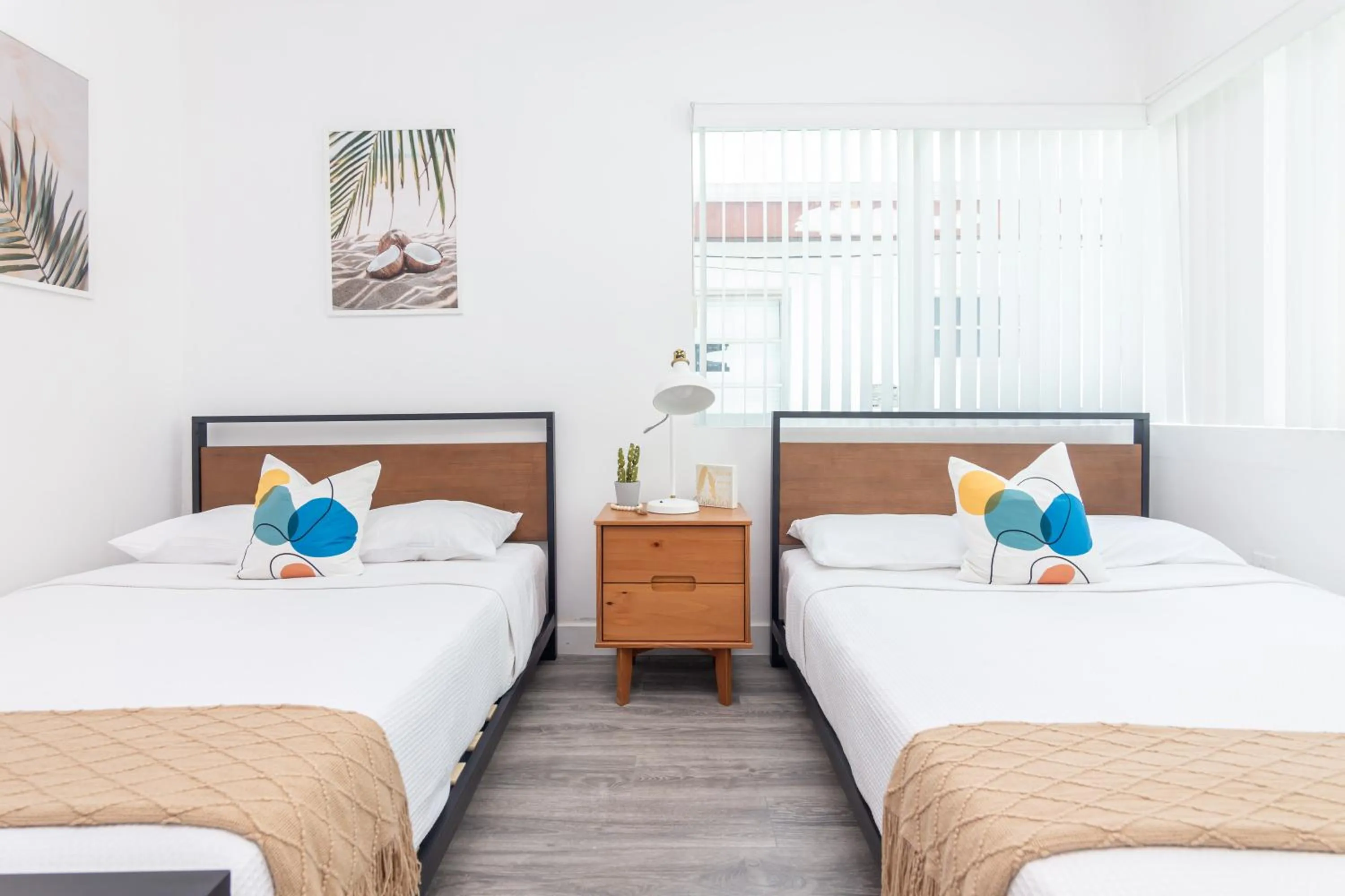 Bedroom, Bed in West Deco