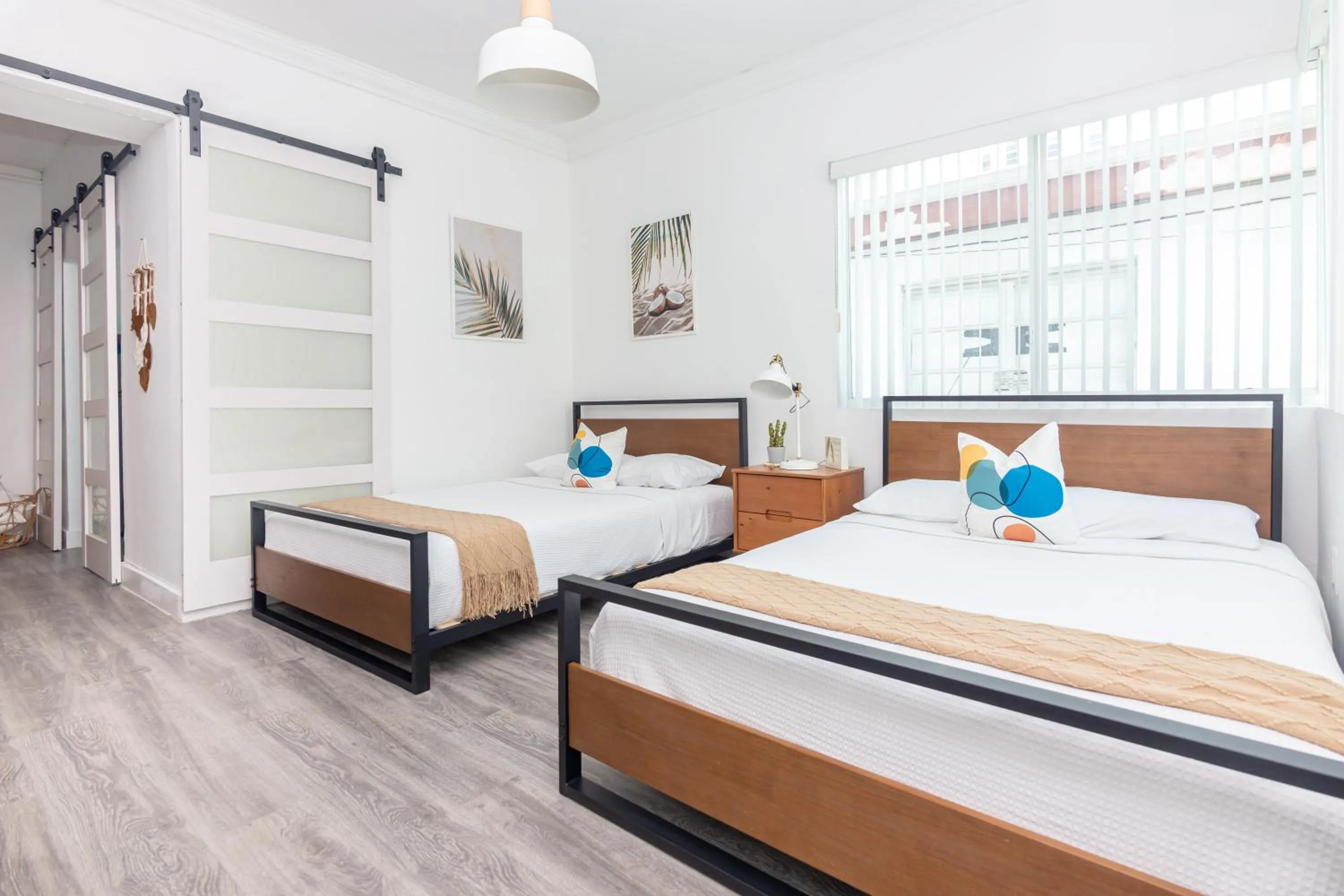 Bedroom, Bed in West Deco