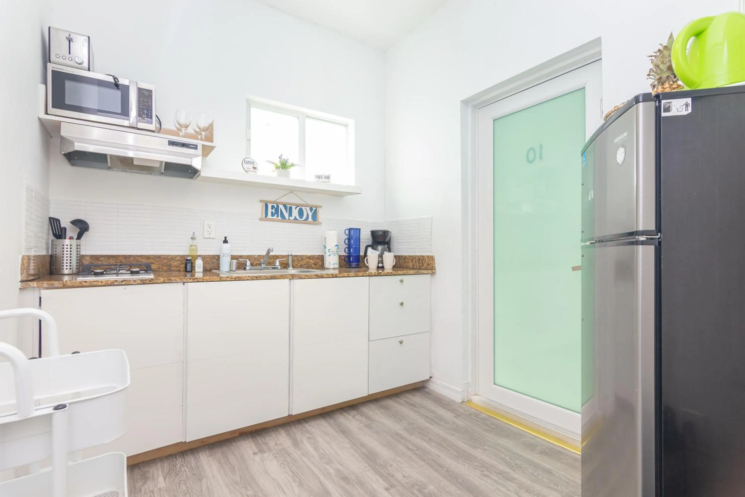 Kitchen or kitchenette in West Deco