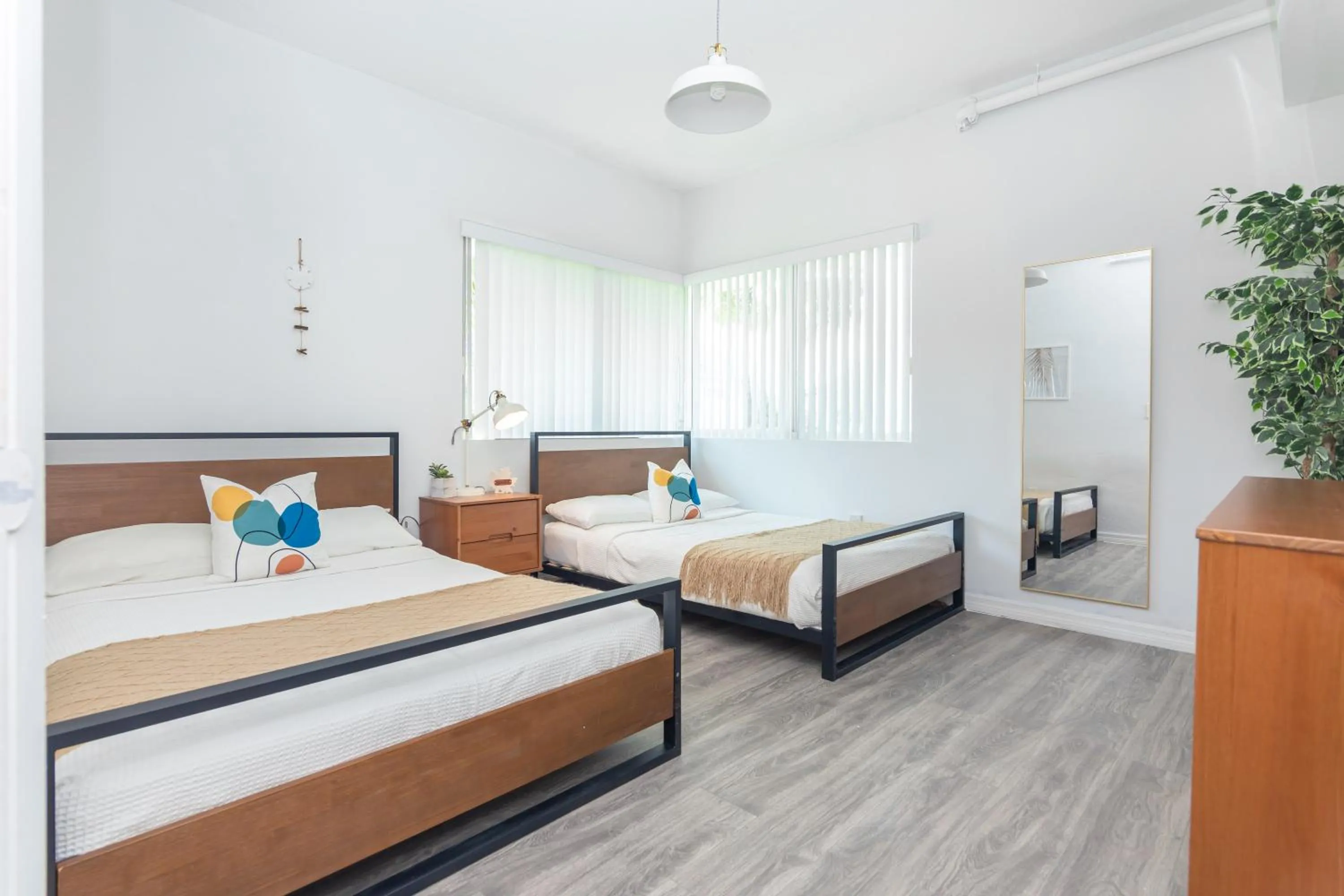 Bedroom, Bed in West Deco