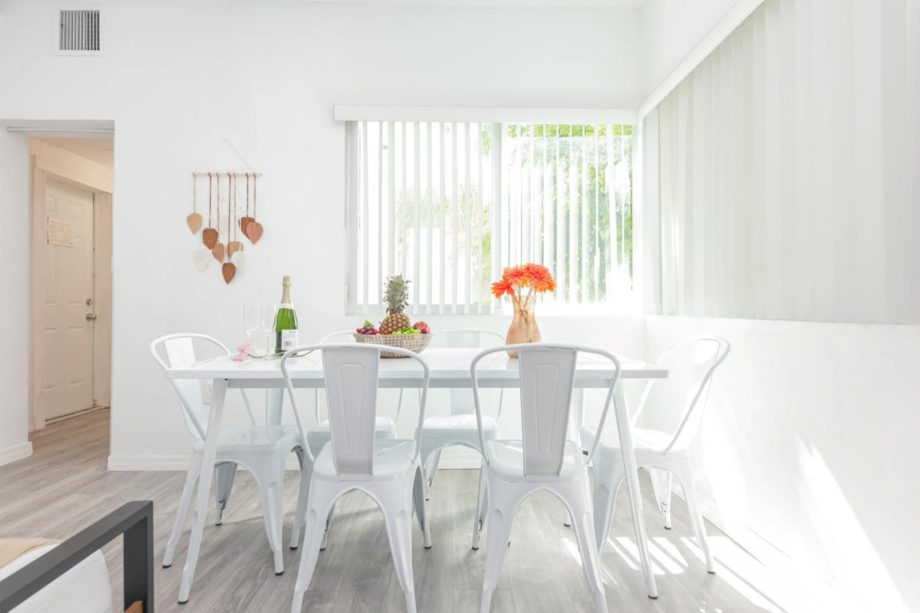 Dining area in West Deco