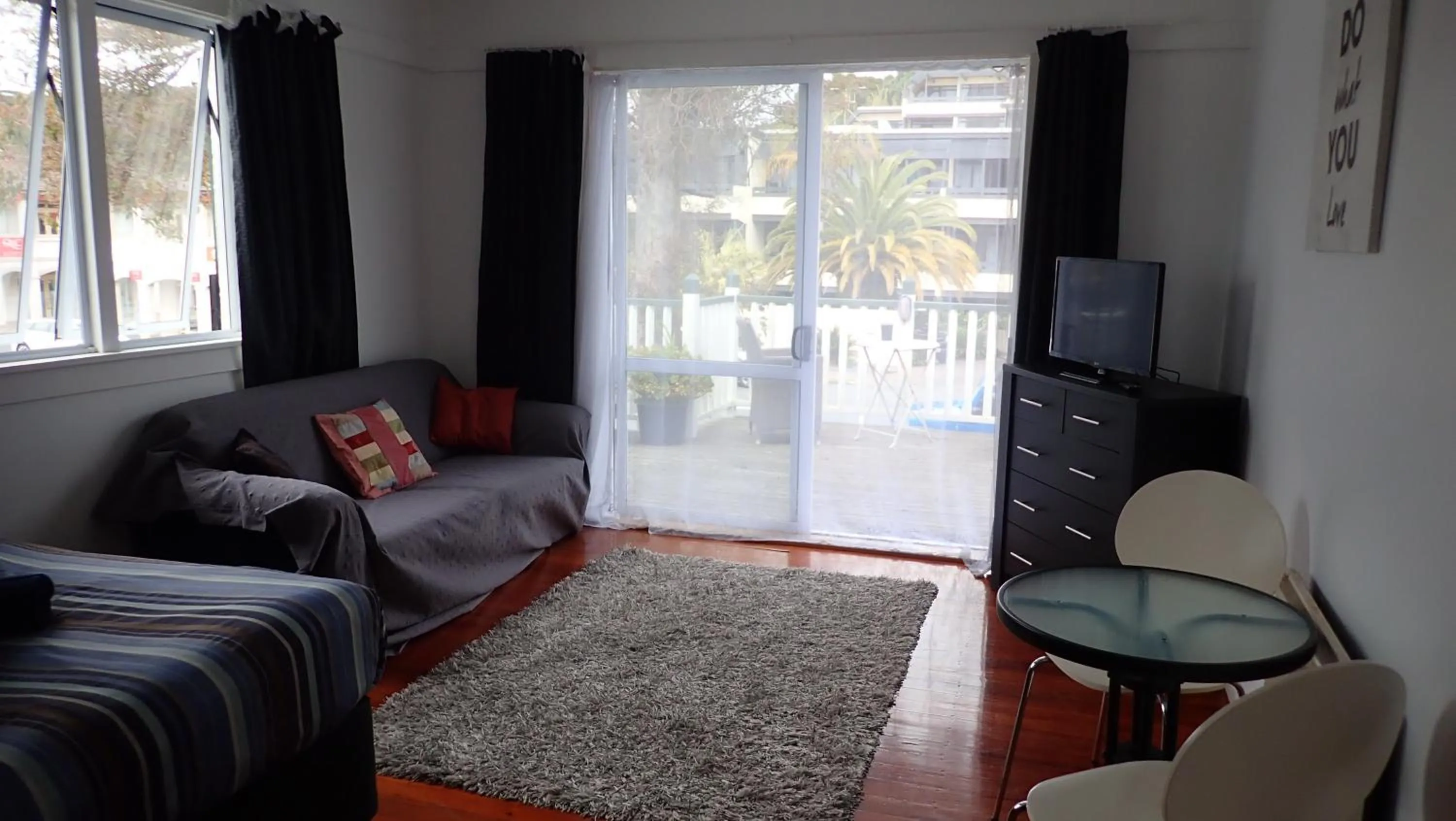 TV and multimedia in Centabay Lodge and Backpackers