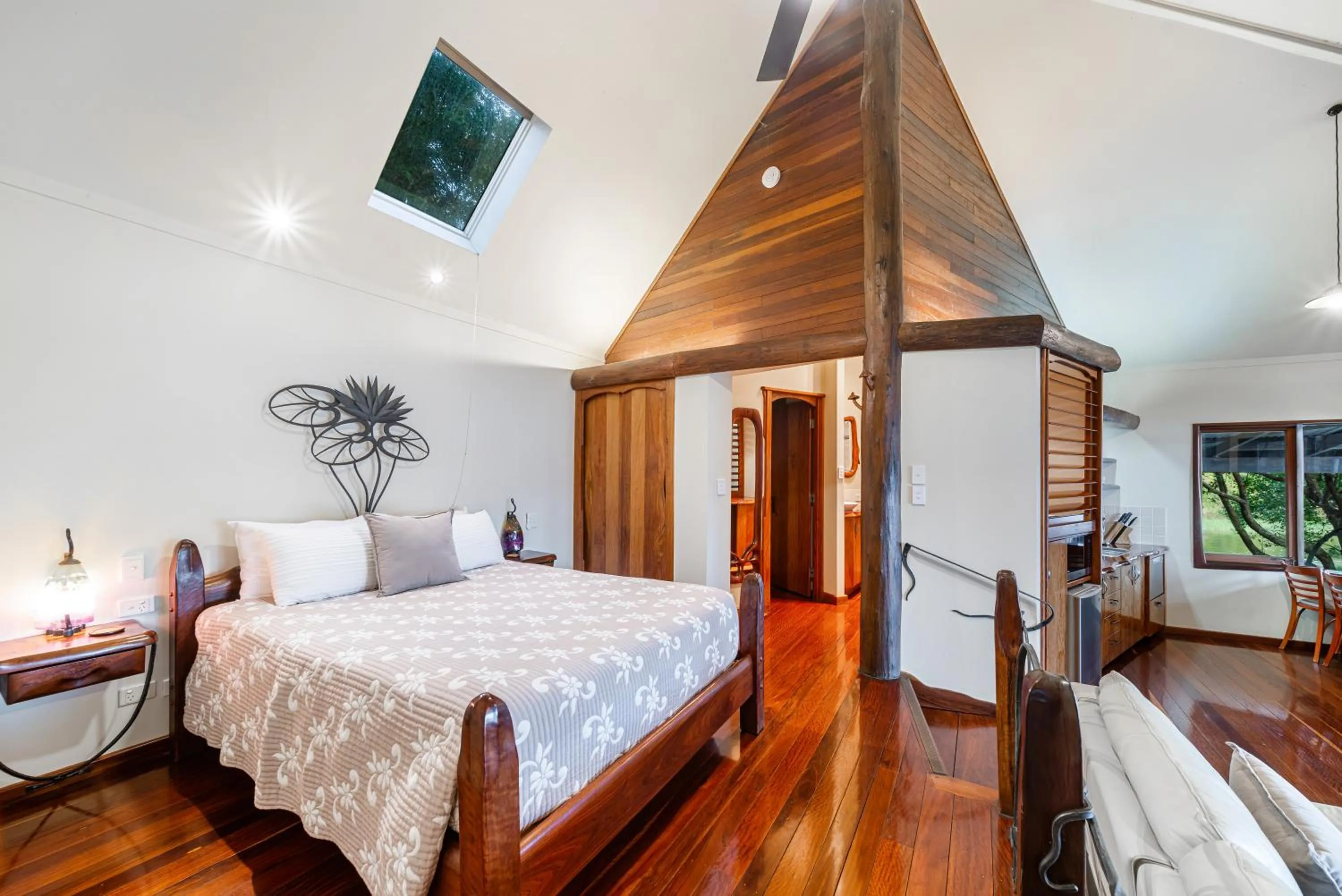 Bed in Secrets on the Lake