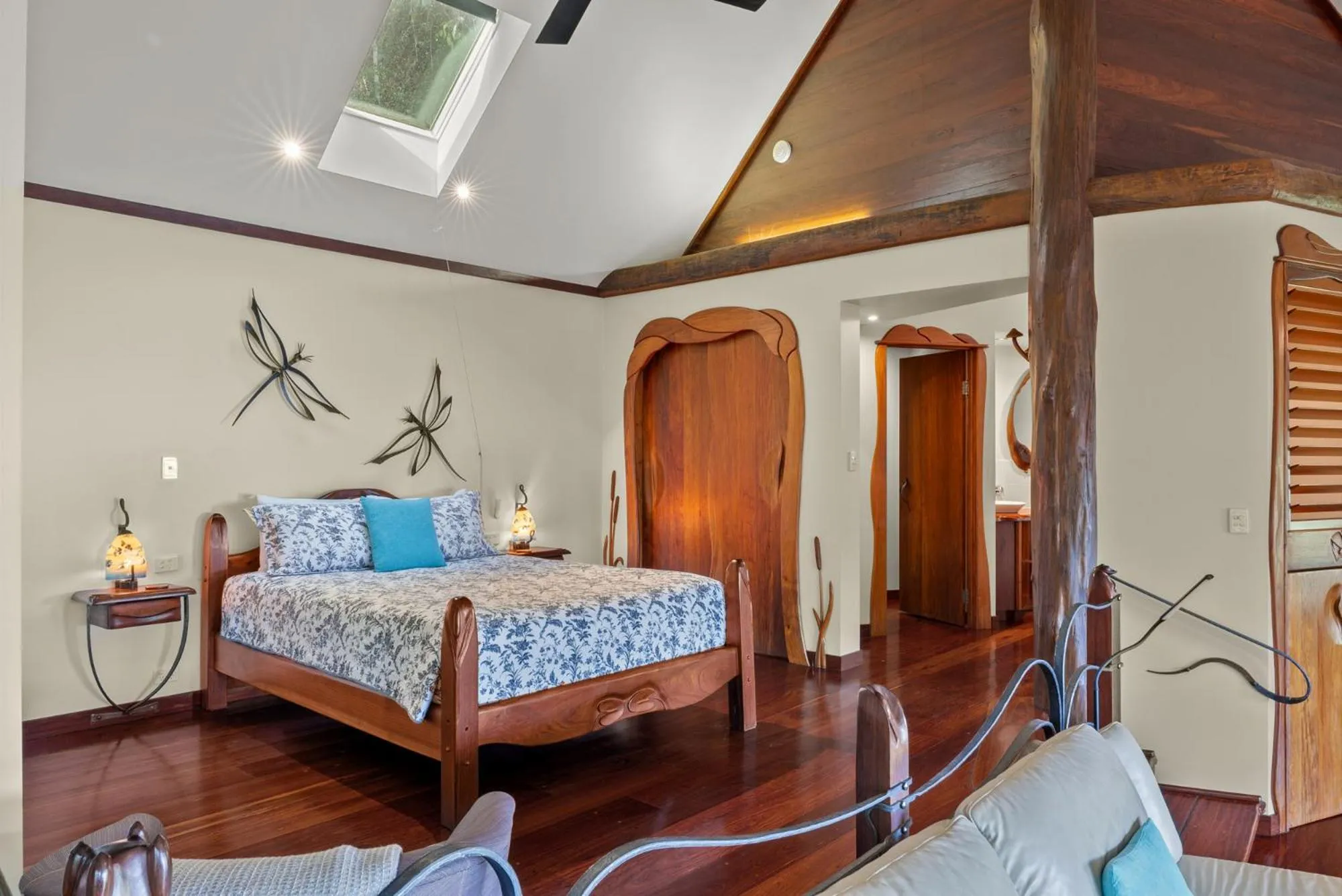 Bed in Secrets on the Lake