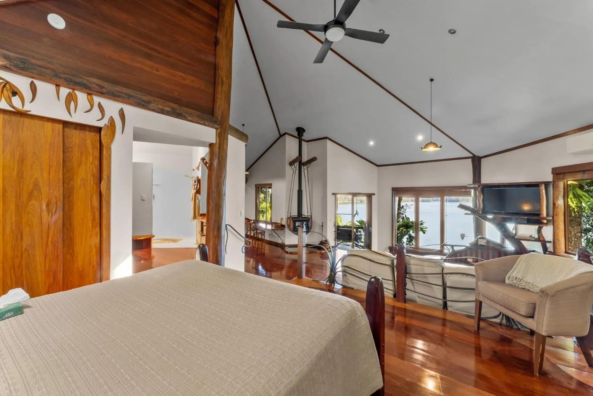 Bed in Secrets on the Lake