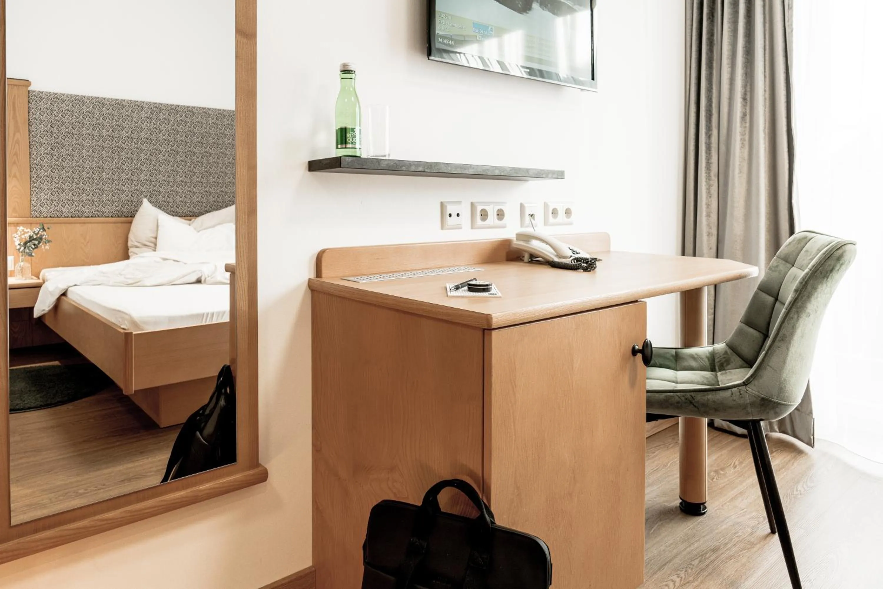 Seating area, Bed in B&B Hotel Die Barbara