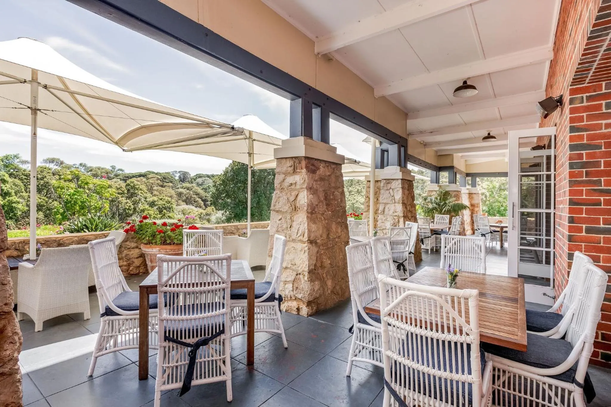 Restaurant/places to eat in Caves House Hotel & Apartments Yallingup