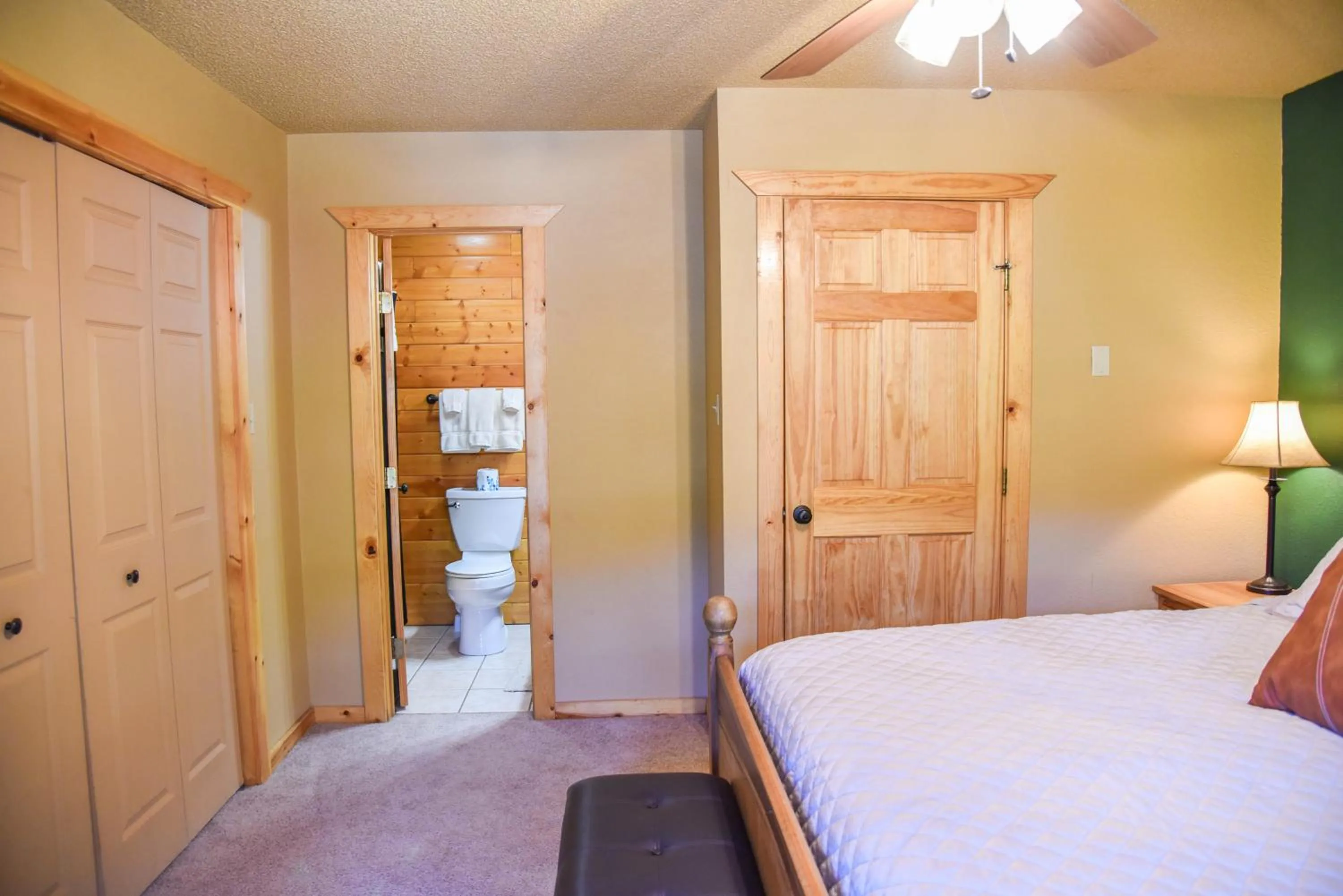 Property building, Bed in Mountain Memories, Walk To Ski Area, Town, Fishing