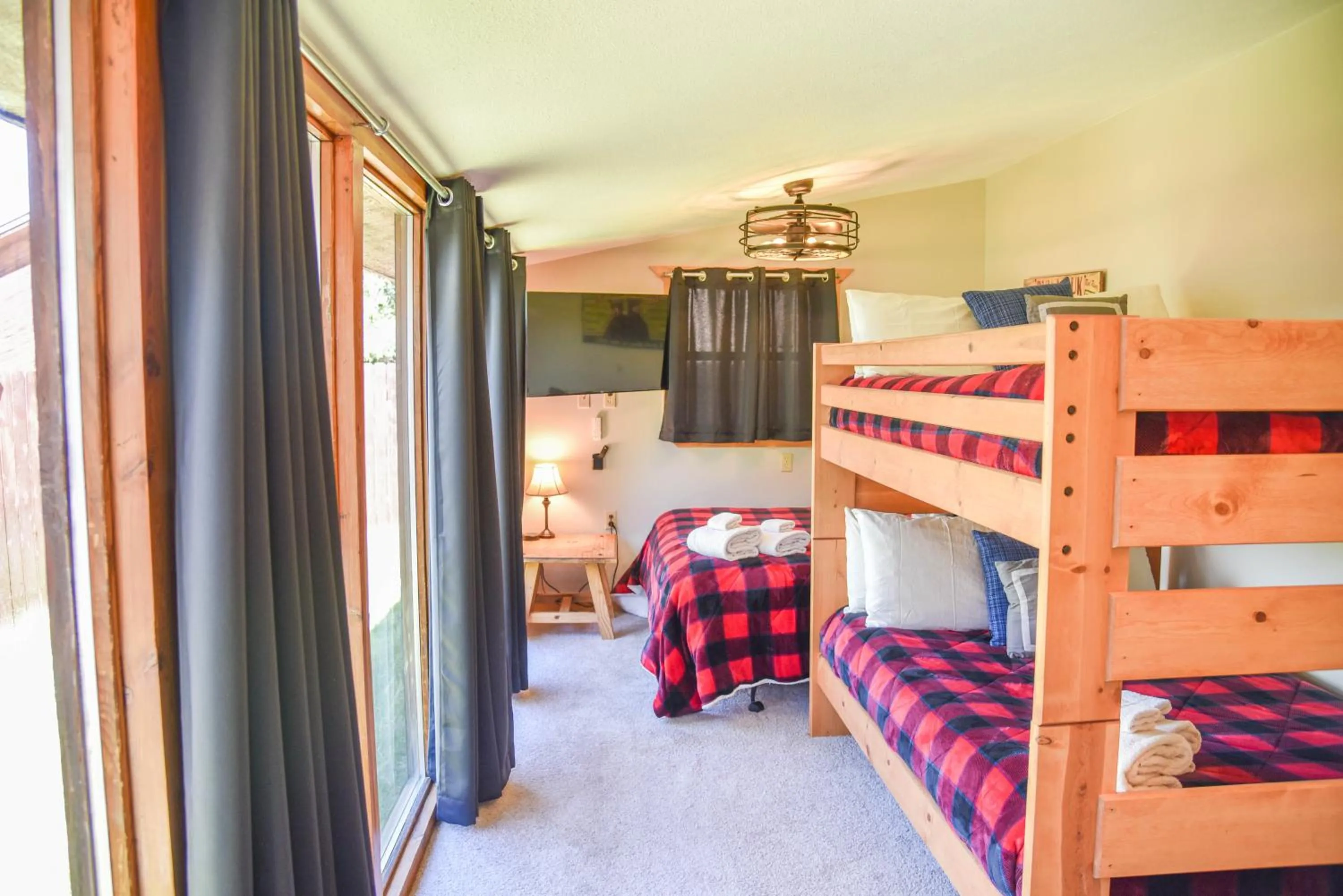 Property building, Bed in Mountain Memories, Walk To Ski Area, Town, Fishing