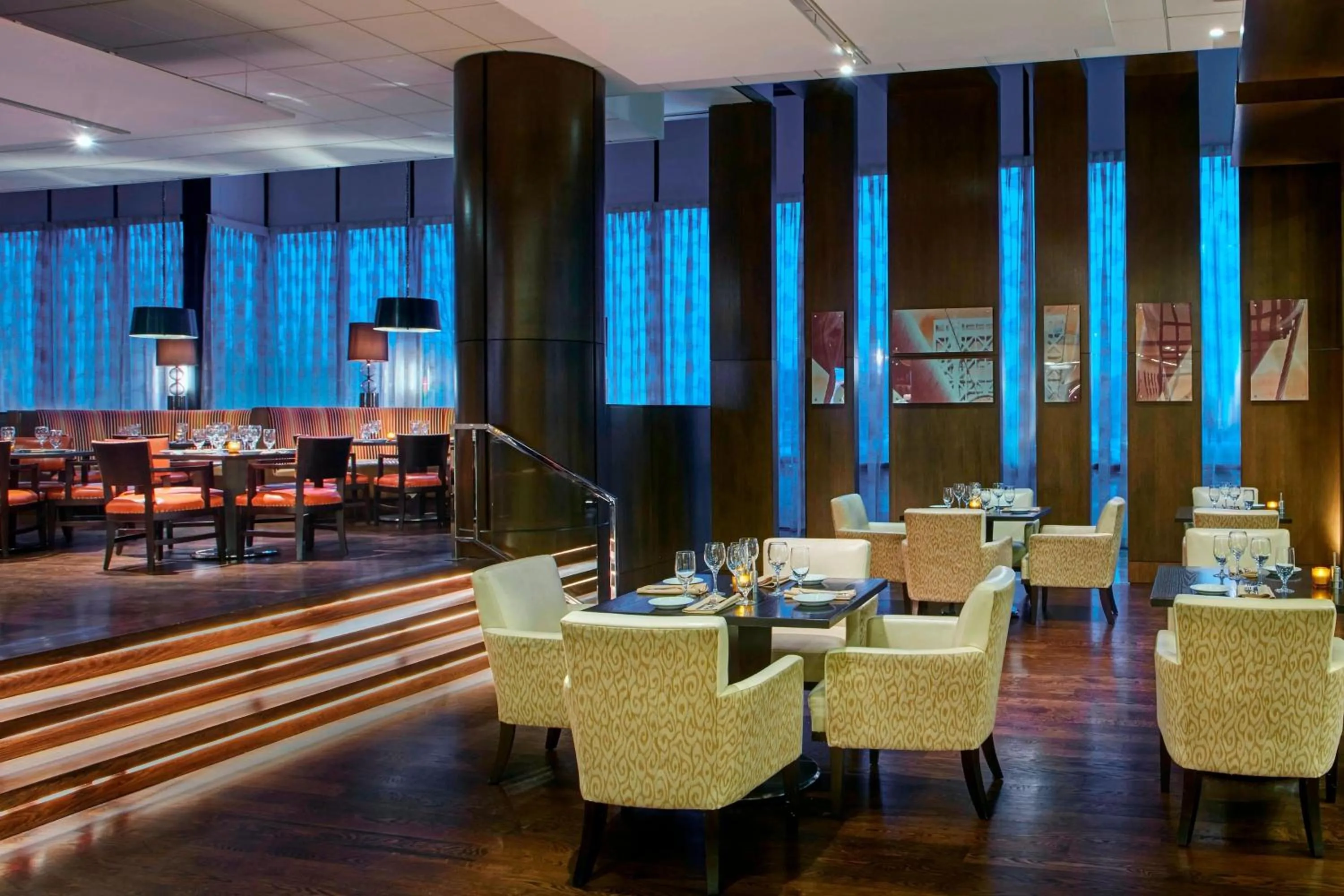 Restaurant/places to eat in Teaneck Marriott at Glenpointe