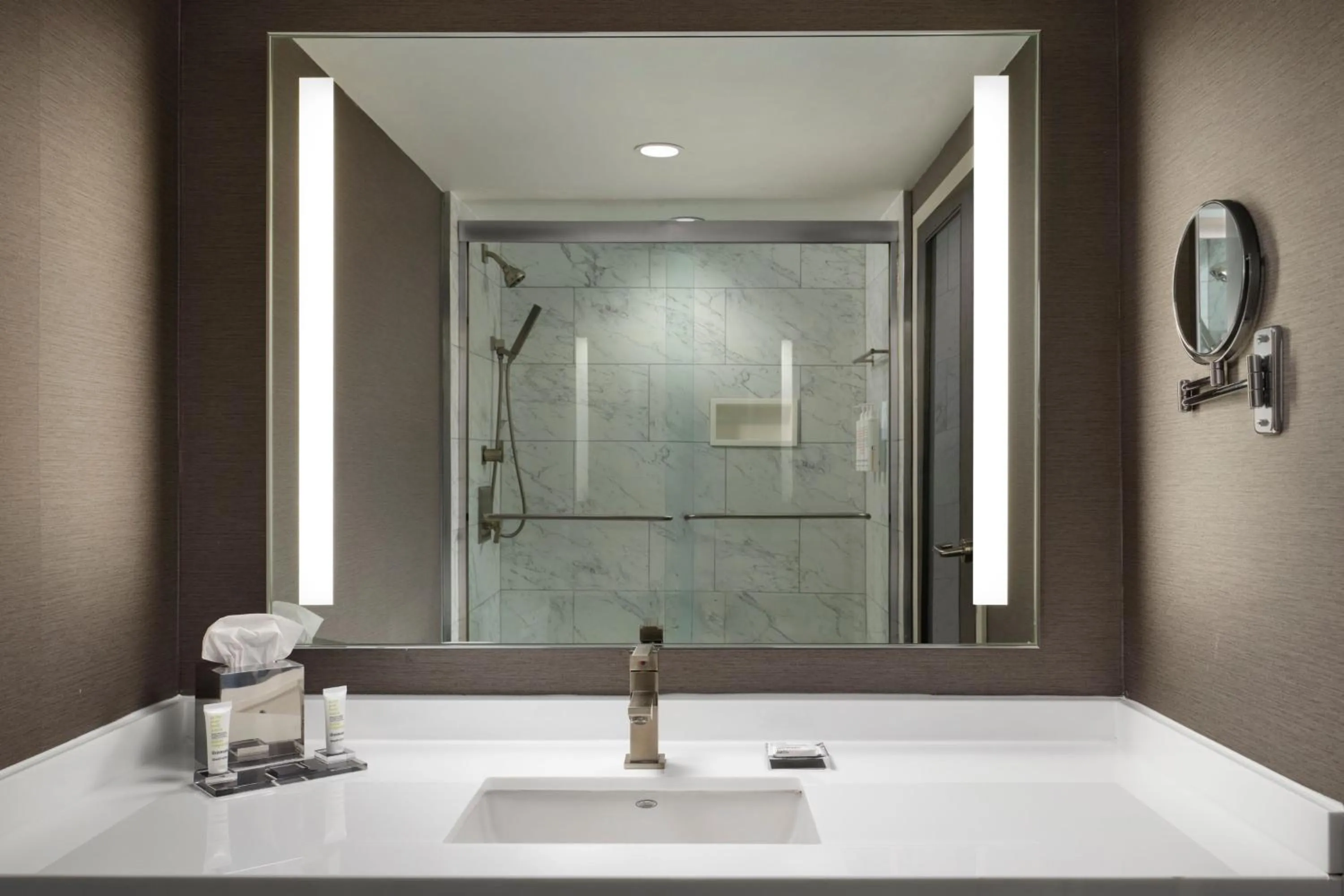 Bathroom in Teaneck Marriott at Glenpointe