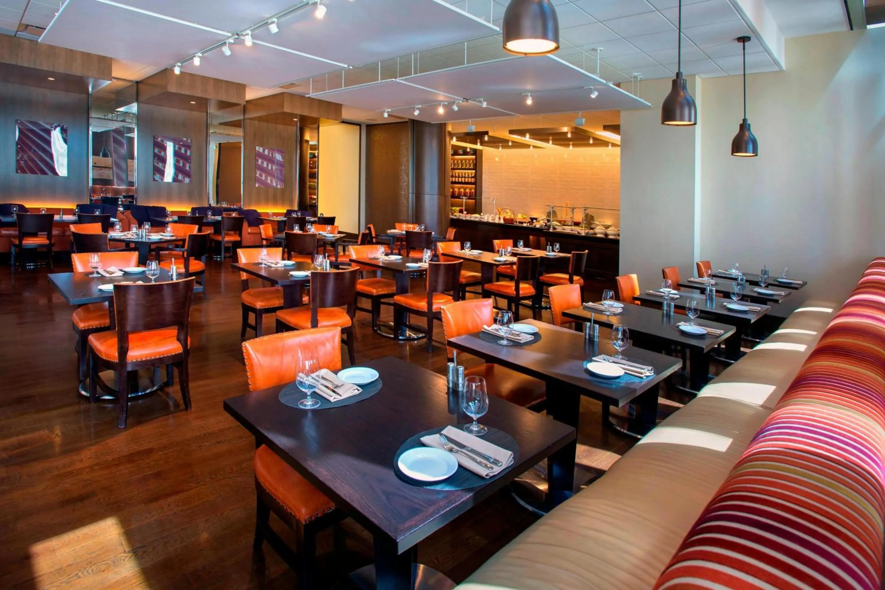 Restaurant/places to eat in Teaneck Marriott at Glenpointe