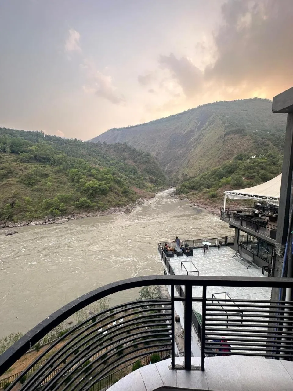 Hotel La Orilla Muzaffarabad