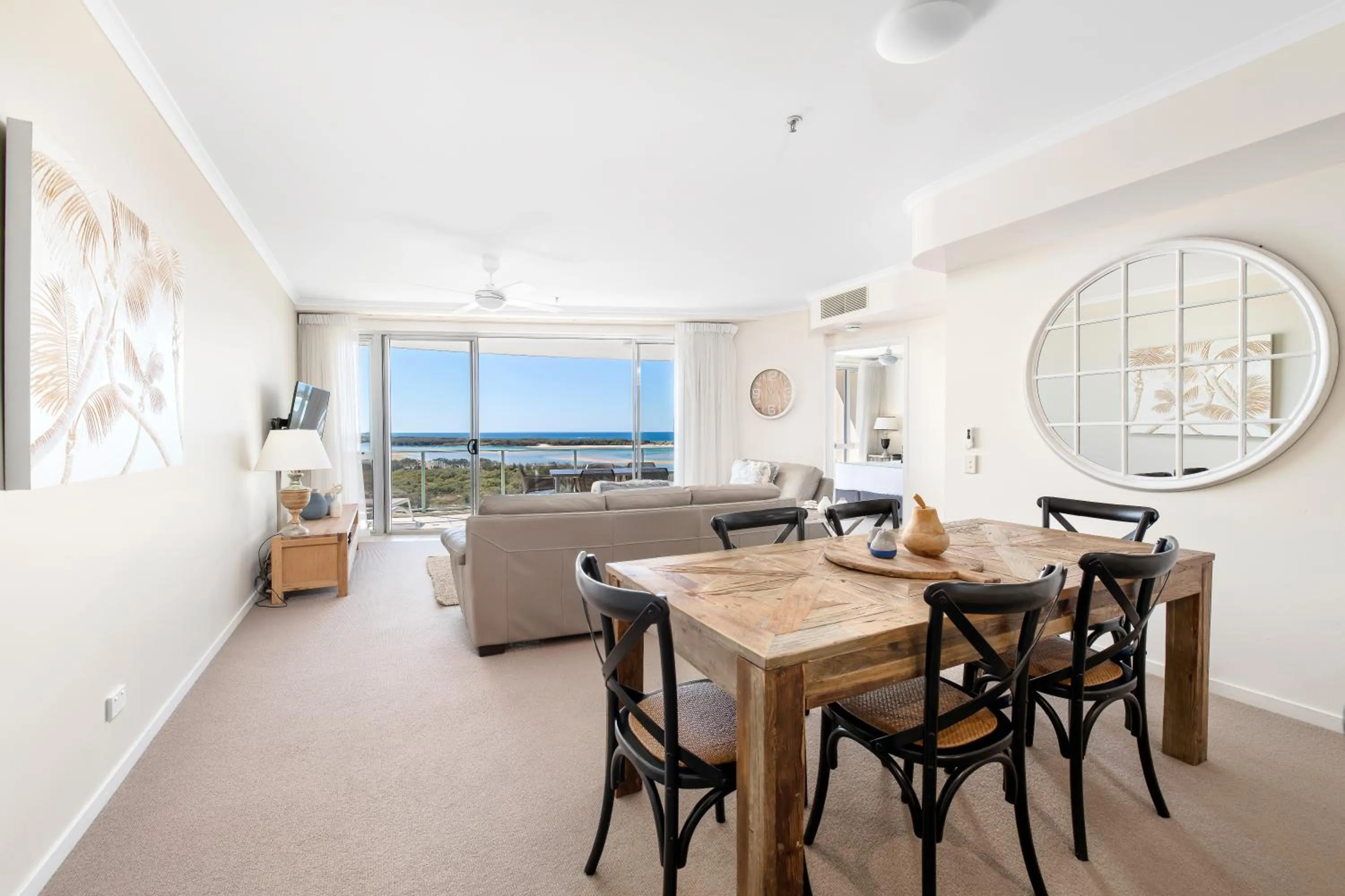 Dining area in The Duporth Riverside