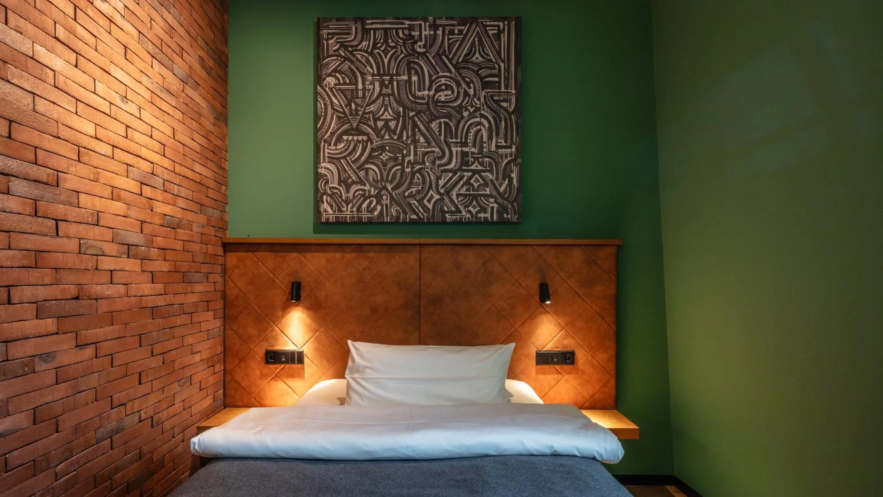 Bed in Liebesbier Urban Art & Smart Hotel