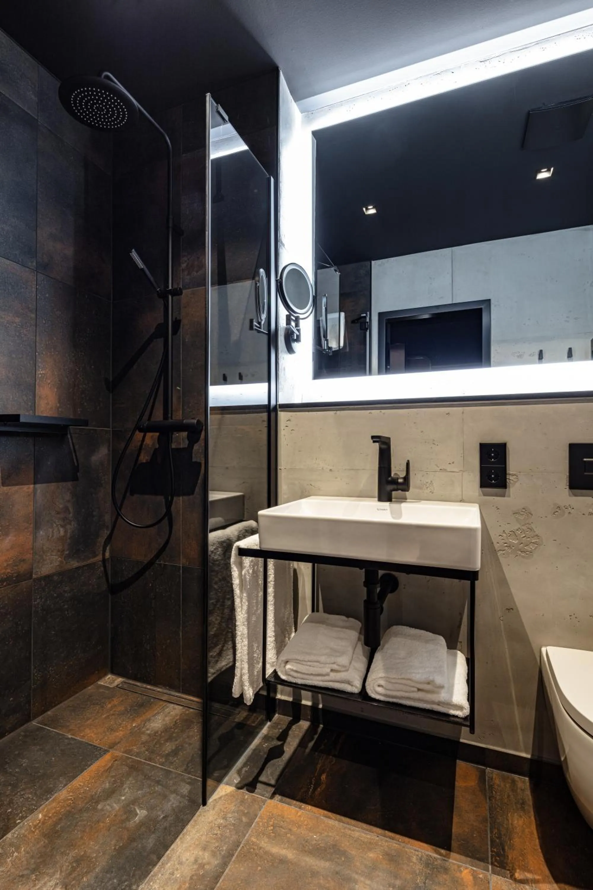 Shower in Liebesbier Urban Art & Smart Hotel