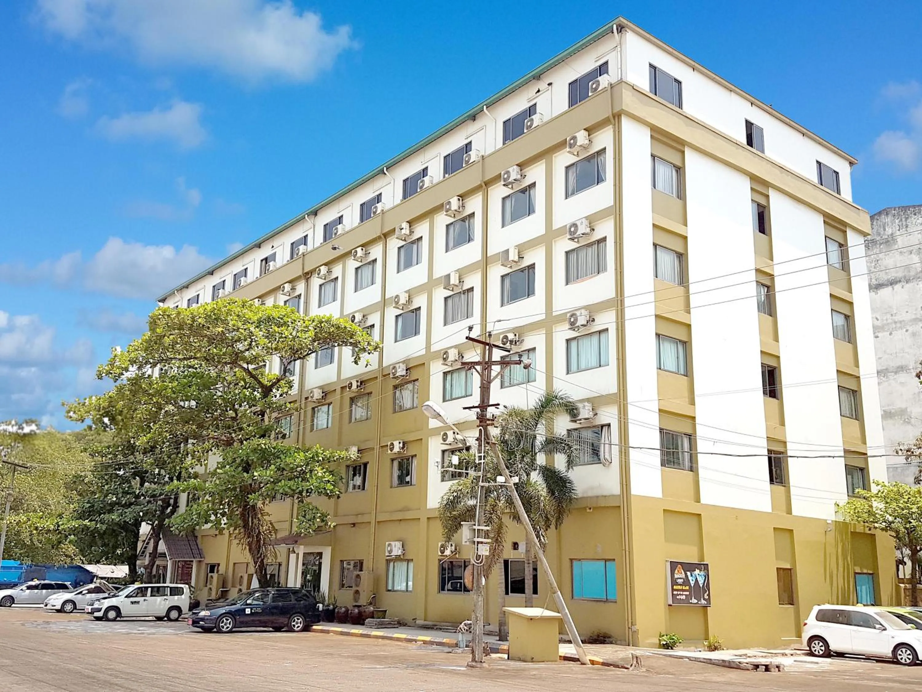 Facade/entrance in Hotel 63