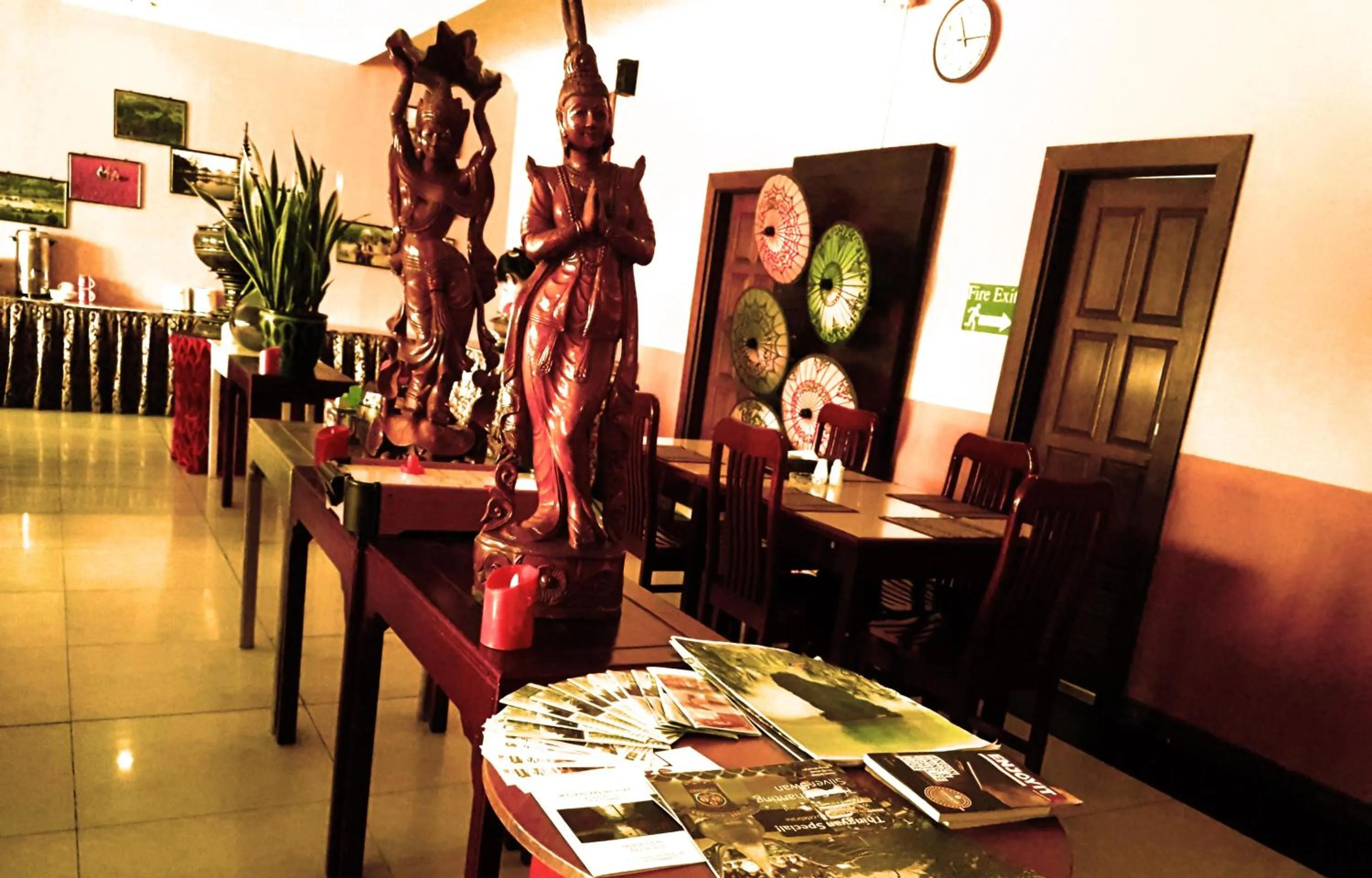 Restaurant/places to eat in Hotel 63