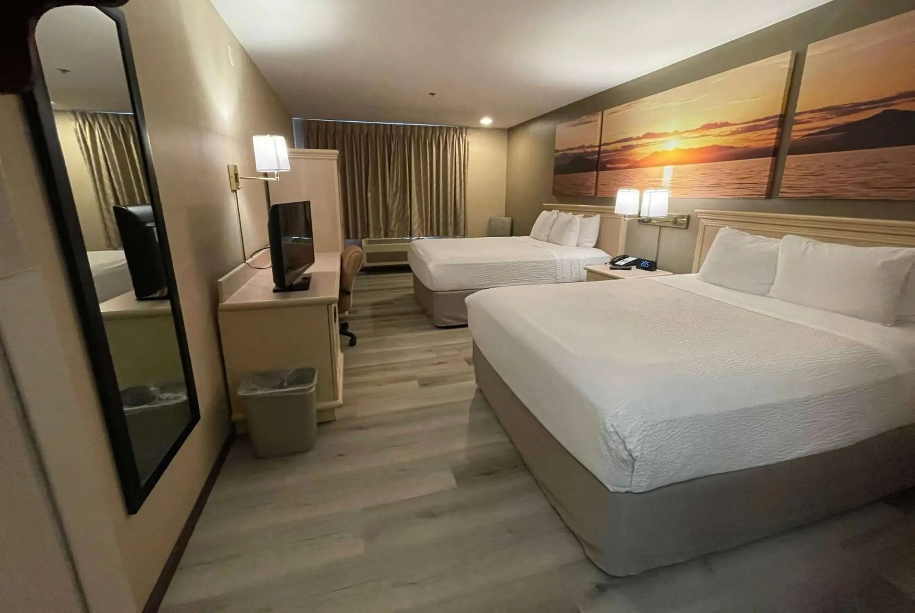 Queen Room with Two Queen Beds - Non-Smoking in Days Inn by Wyndham Seatac Airport Queen Room with Two Queen Beds - Non-Smoking in Days Inn by Wyndham Seatac Airport