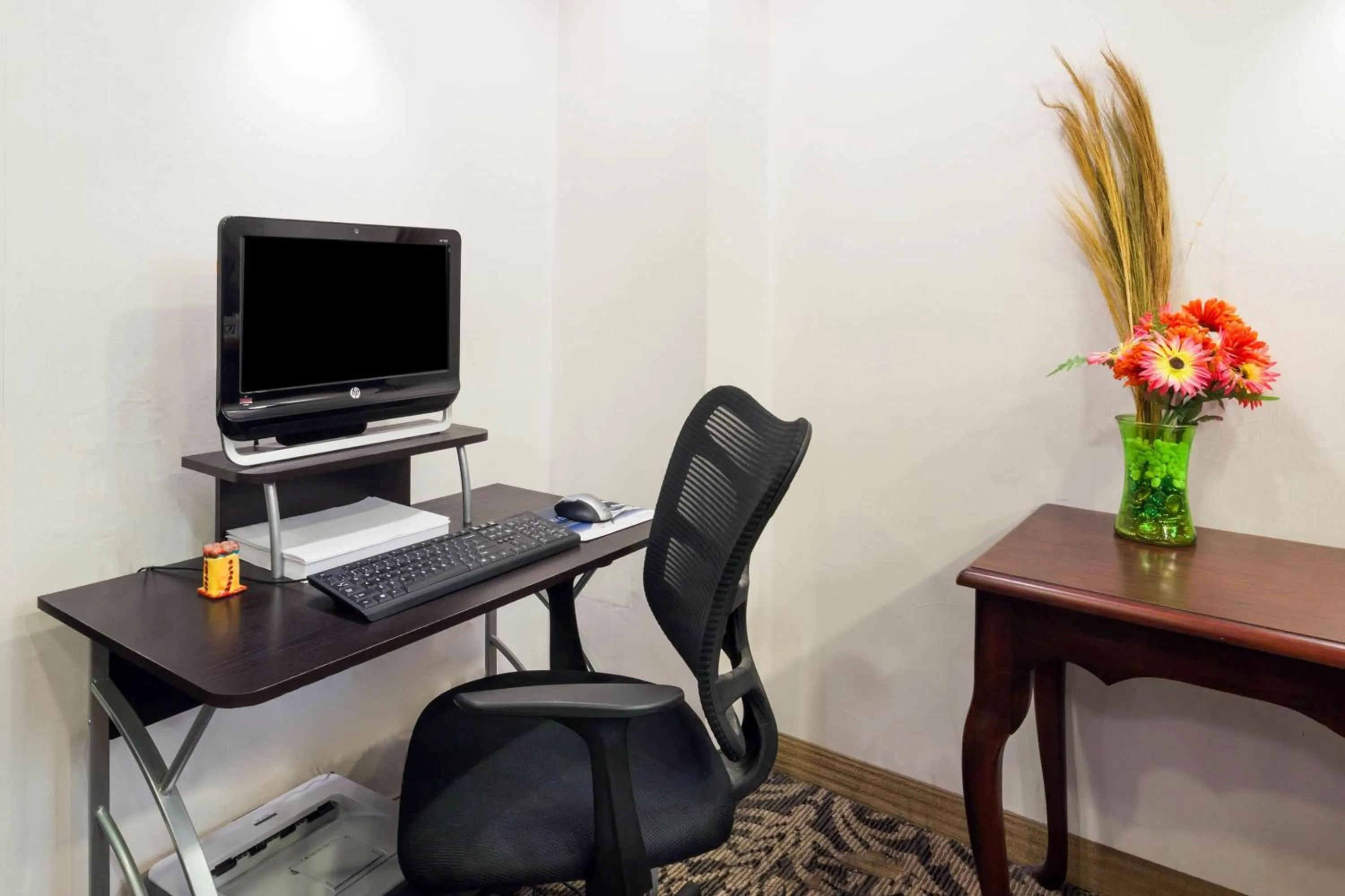 Business facilities in Days Inn by Wyndham Seatac Airport