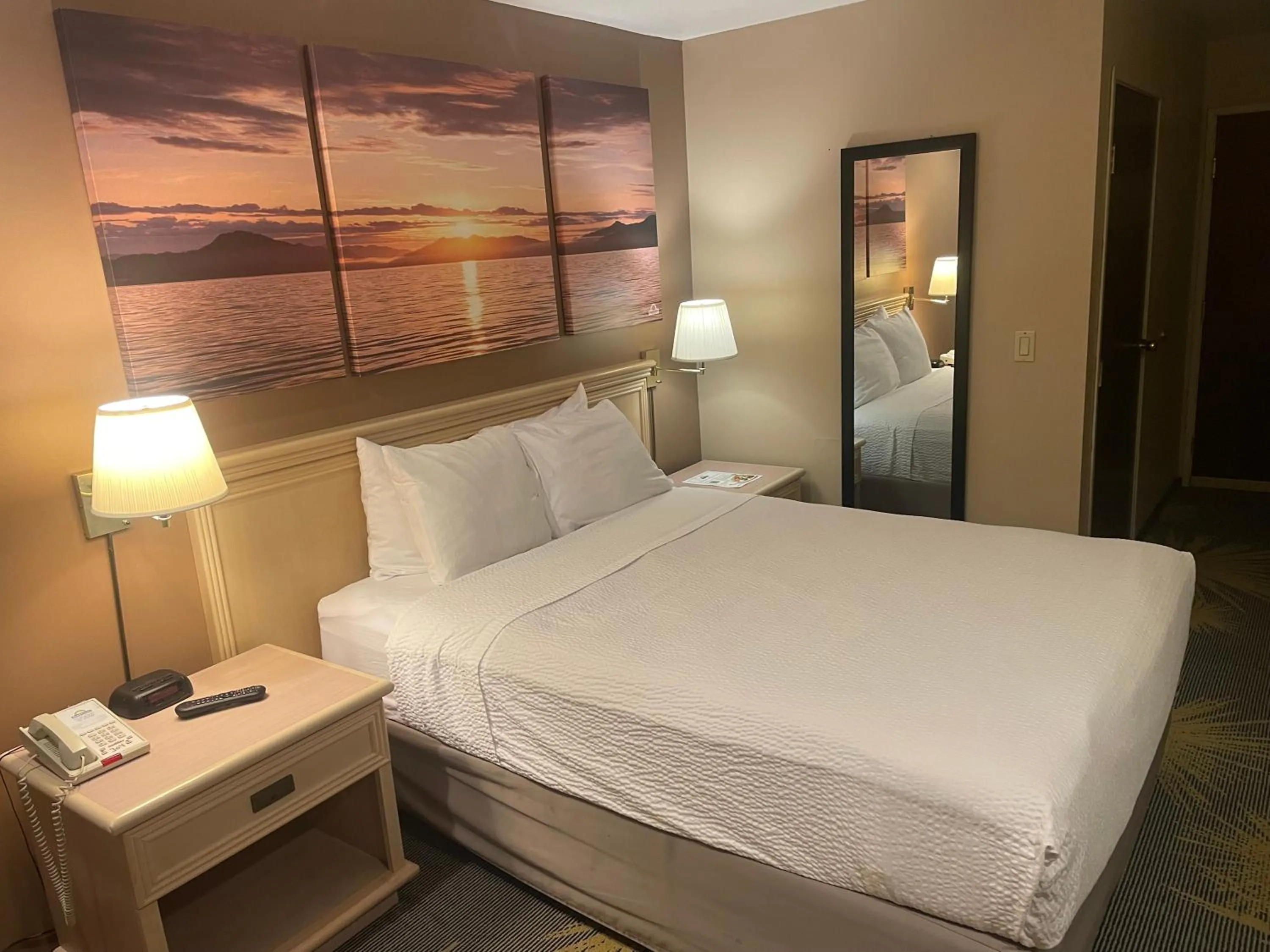 Bed in Days Inn by Wyndham Seatac Airport