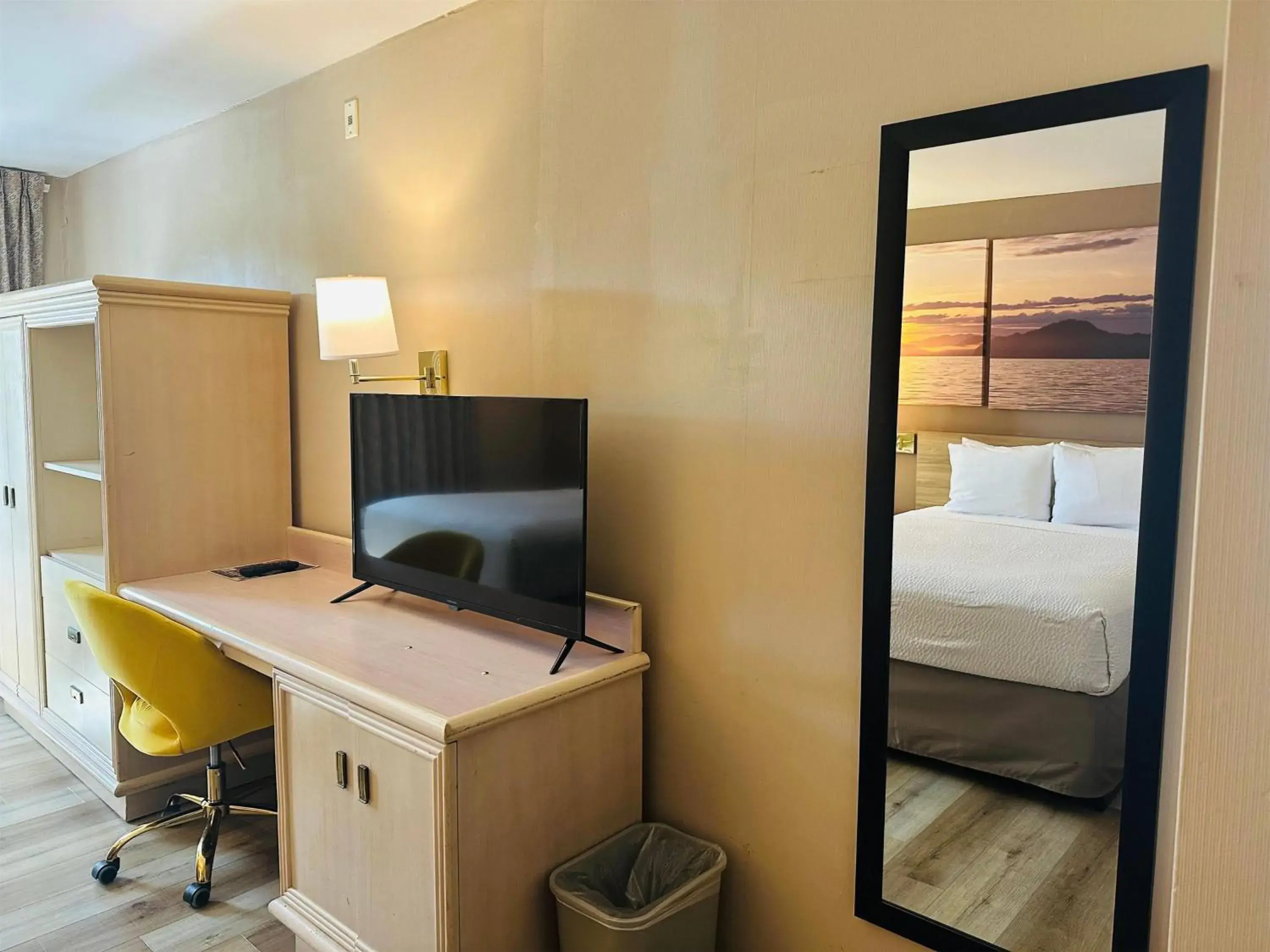 Double Room with Two Double Beds - Non-Smoking in Days Inn by Wyndham Seatac Airport Double Room with Two Double Beds - Non-Smoking in Days Inn by Wyndham Seatac Airport