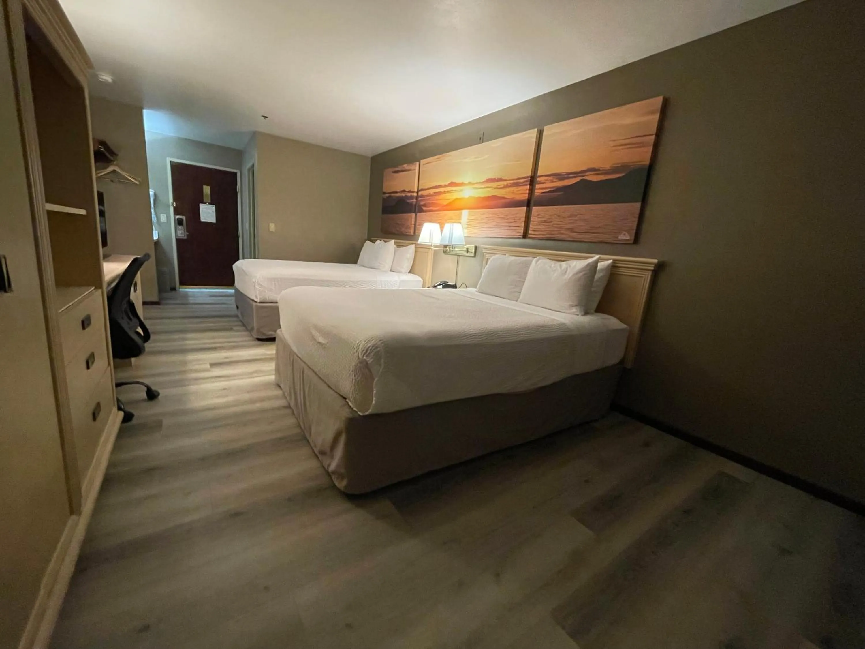 Bed in Days Inn by Wyndham Seatac Airport