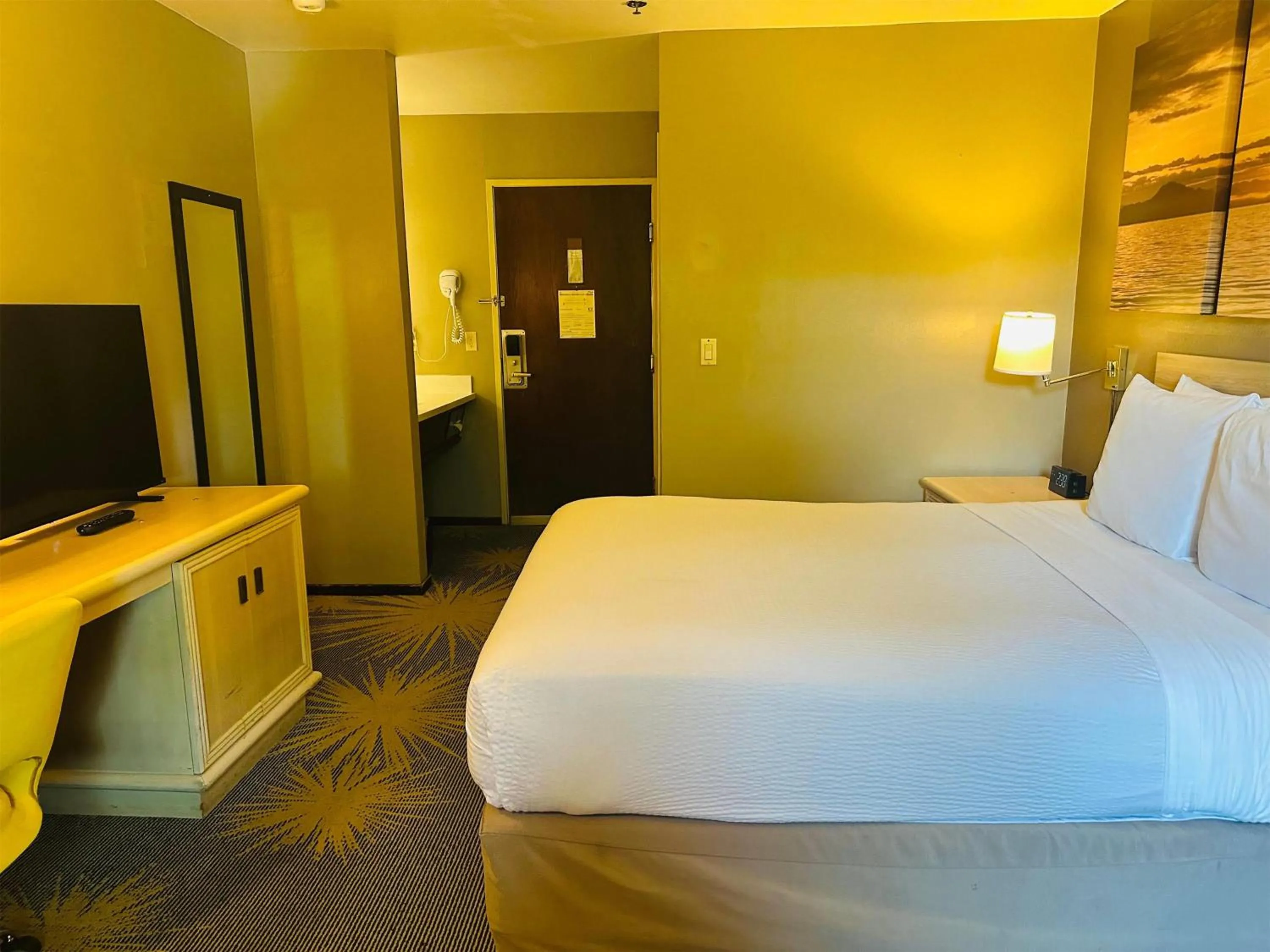 Photo of the whole room, Bed in Days Inn by Wyndham Seatac Airport