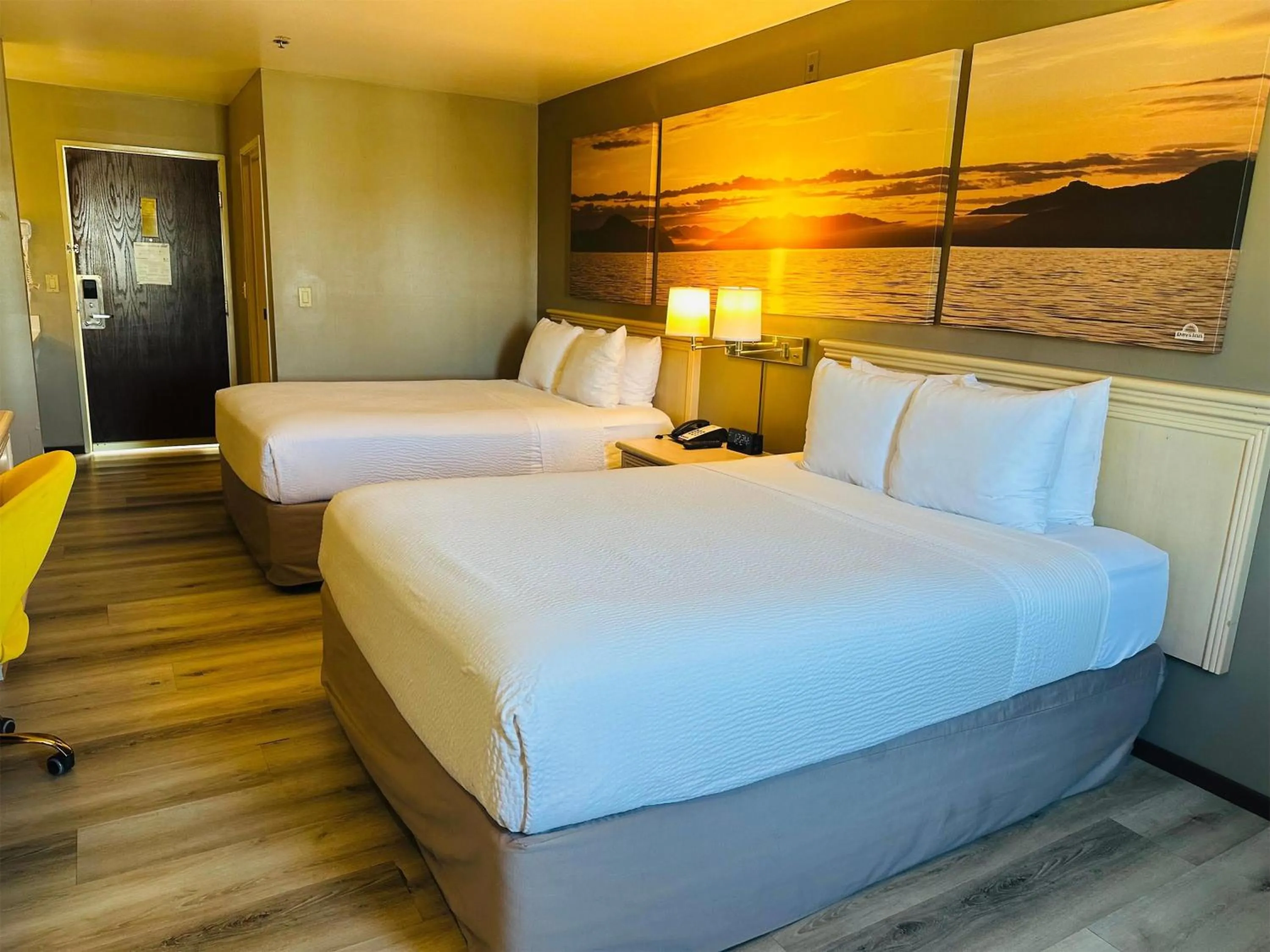 Photo of the whole room, Bed in Days Inn by Wyndham Seatac Airport