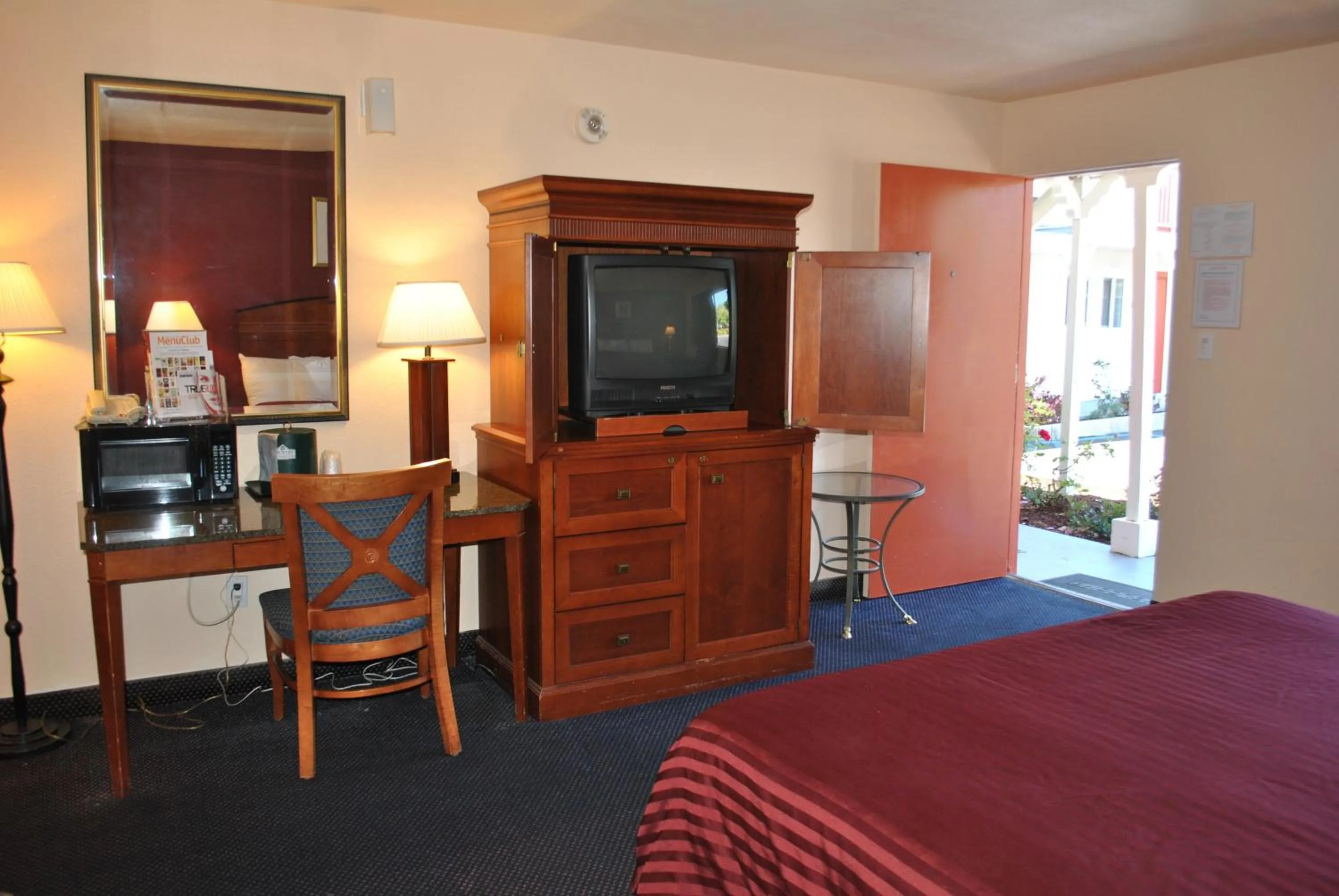 TV and multimedia, Bed in Budget Inn