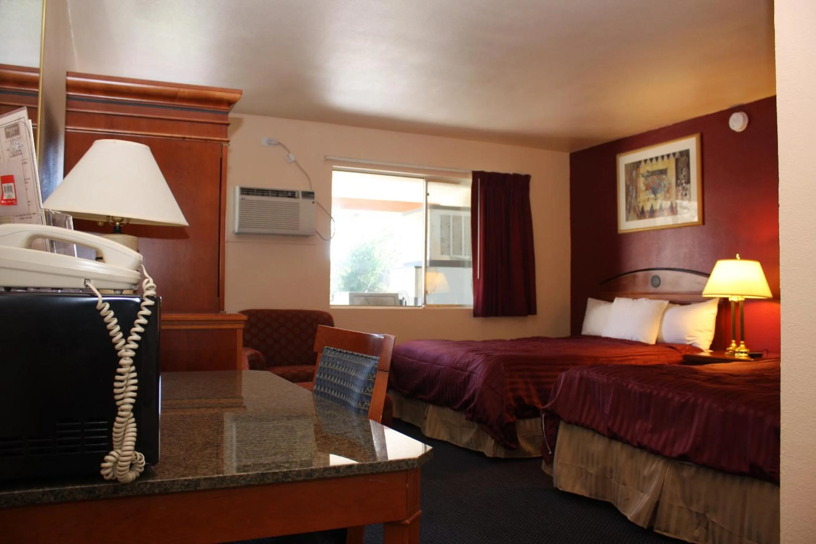 Photo of the whole room, Bed in Budget Inn