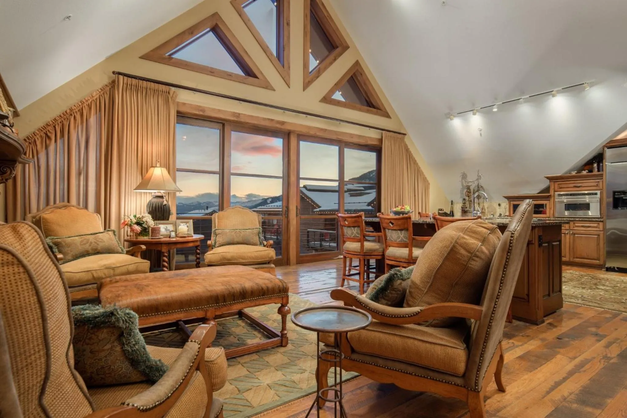 Living room in Snake River Lodge